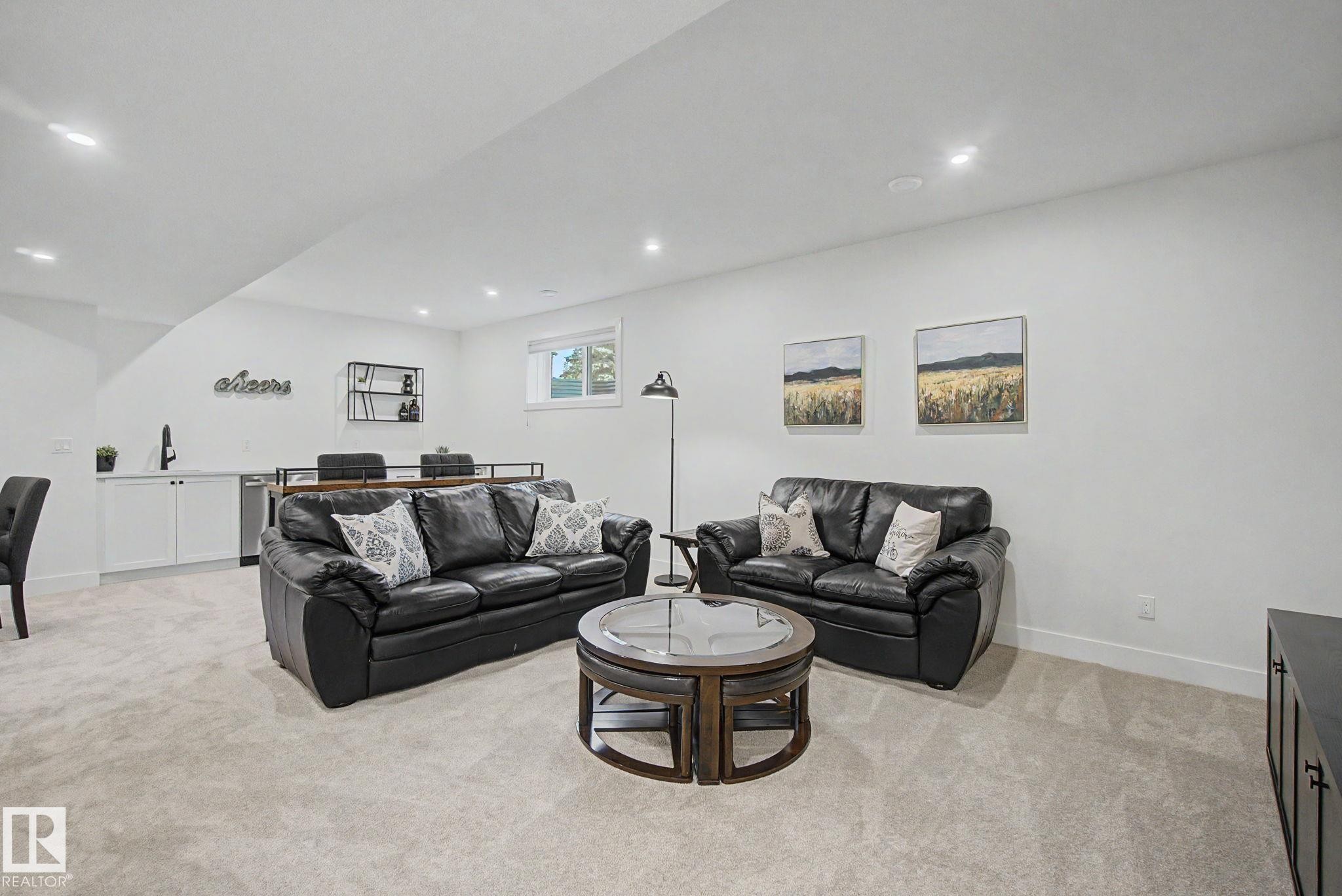 14711 88 Avenue Nw, Edmonton, AB - Indoor Photo Showing Living Room