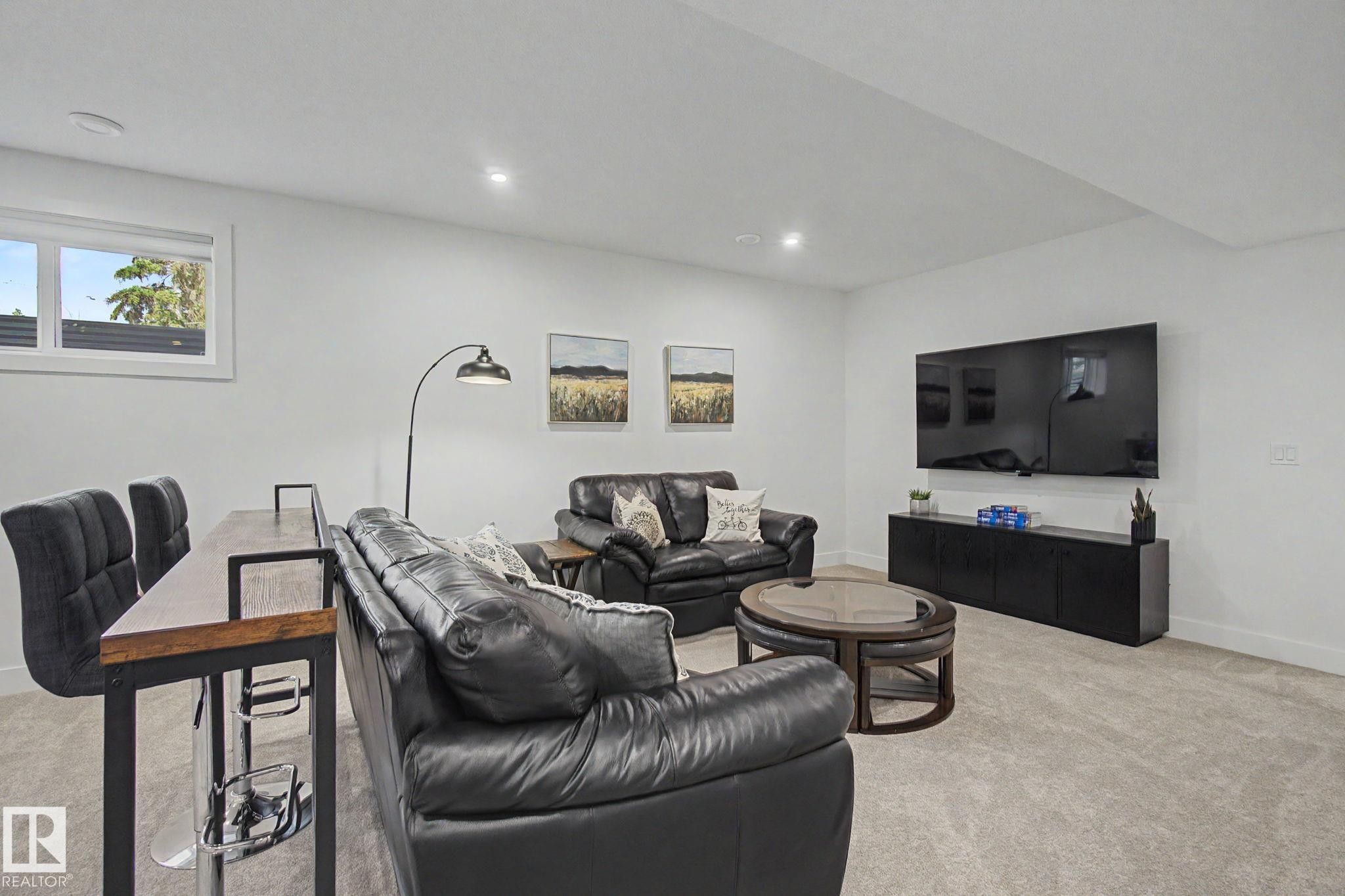 14711 88 Avenue Nw, Edmonton, AB - Indoor Photo Showing Living Room
