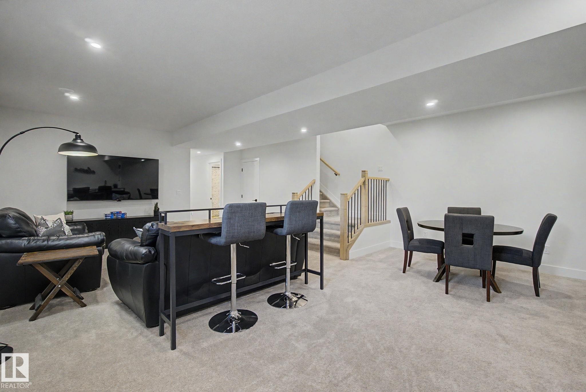 14711 88 Avenue Nw, Edmonton, AB - Indoor