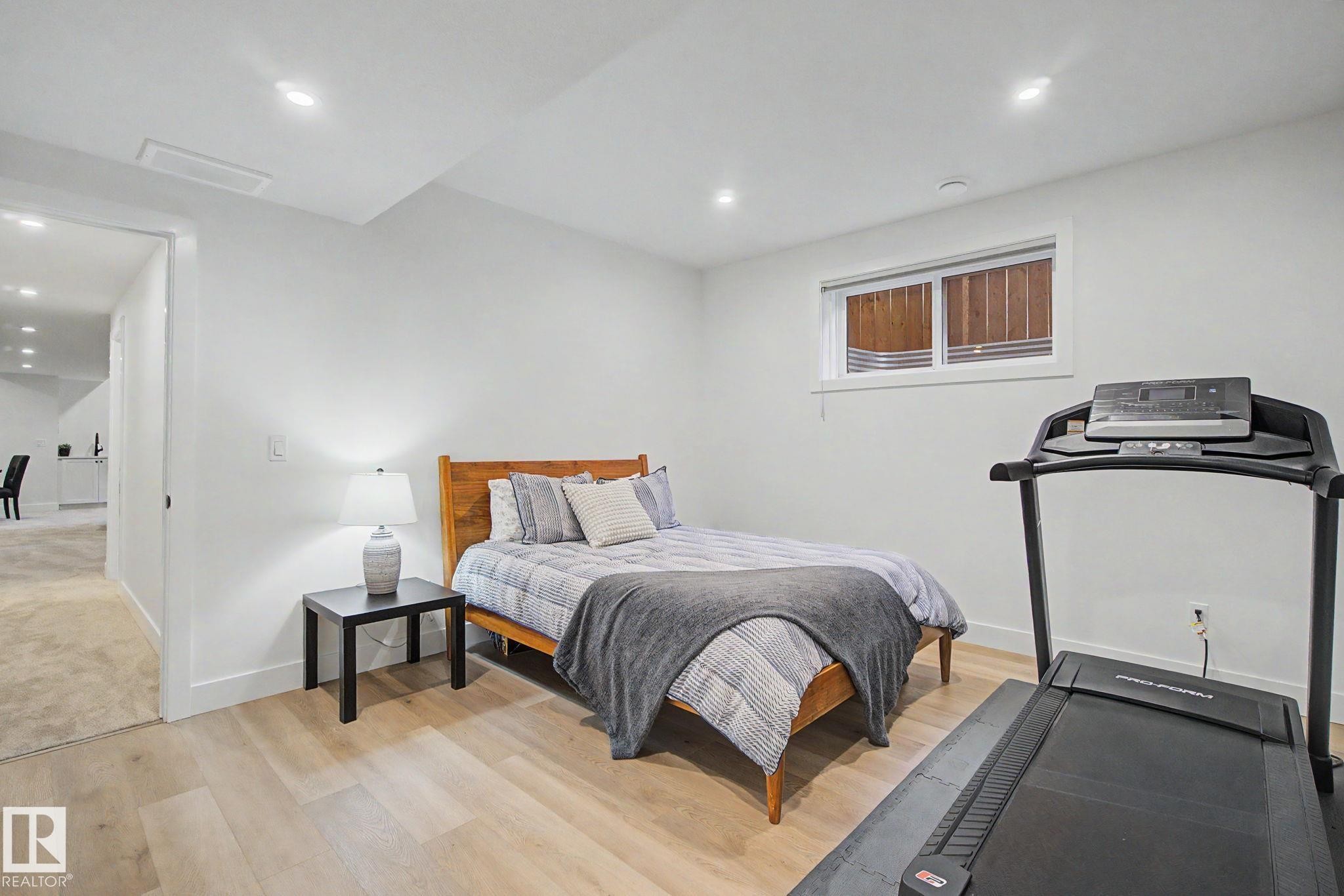 14711 88 Avenue Nw, Edmonton, AB - Indoor
