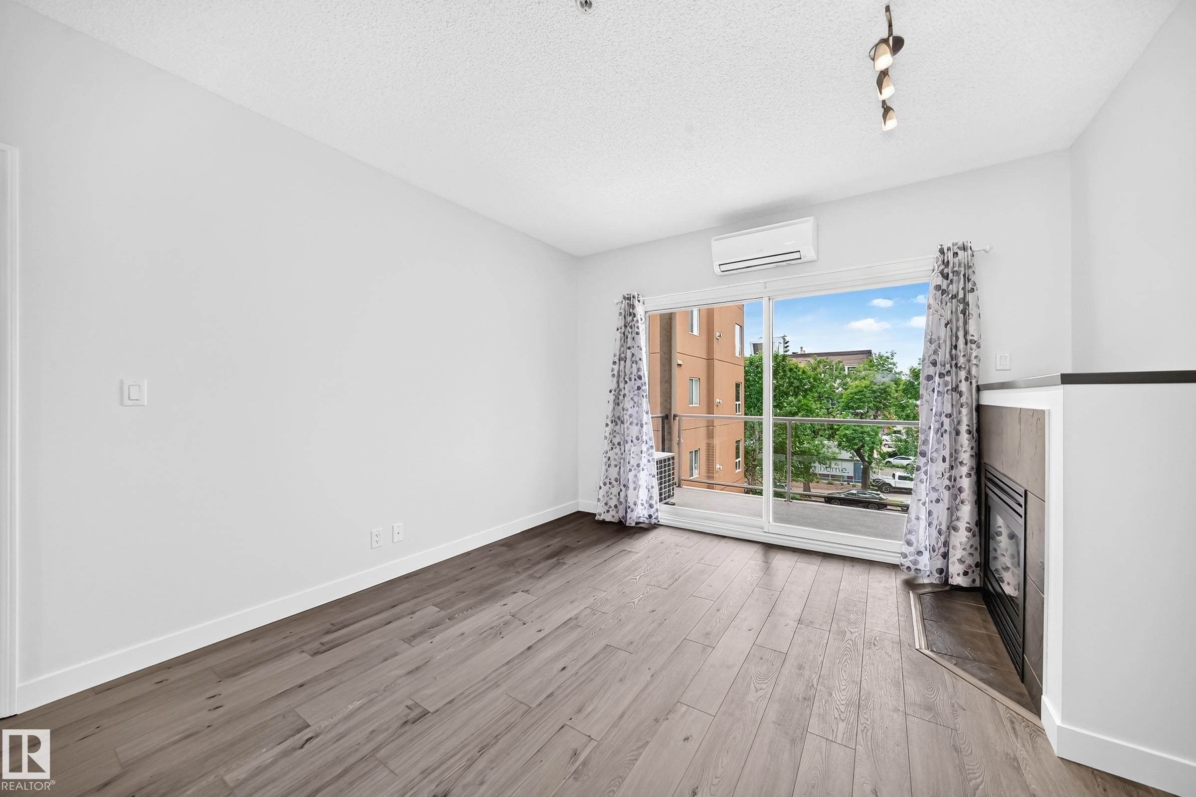 319 10235 112 Street, Edmonton, AB