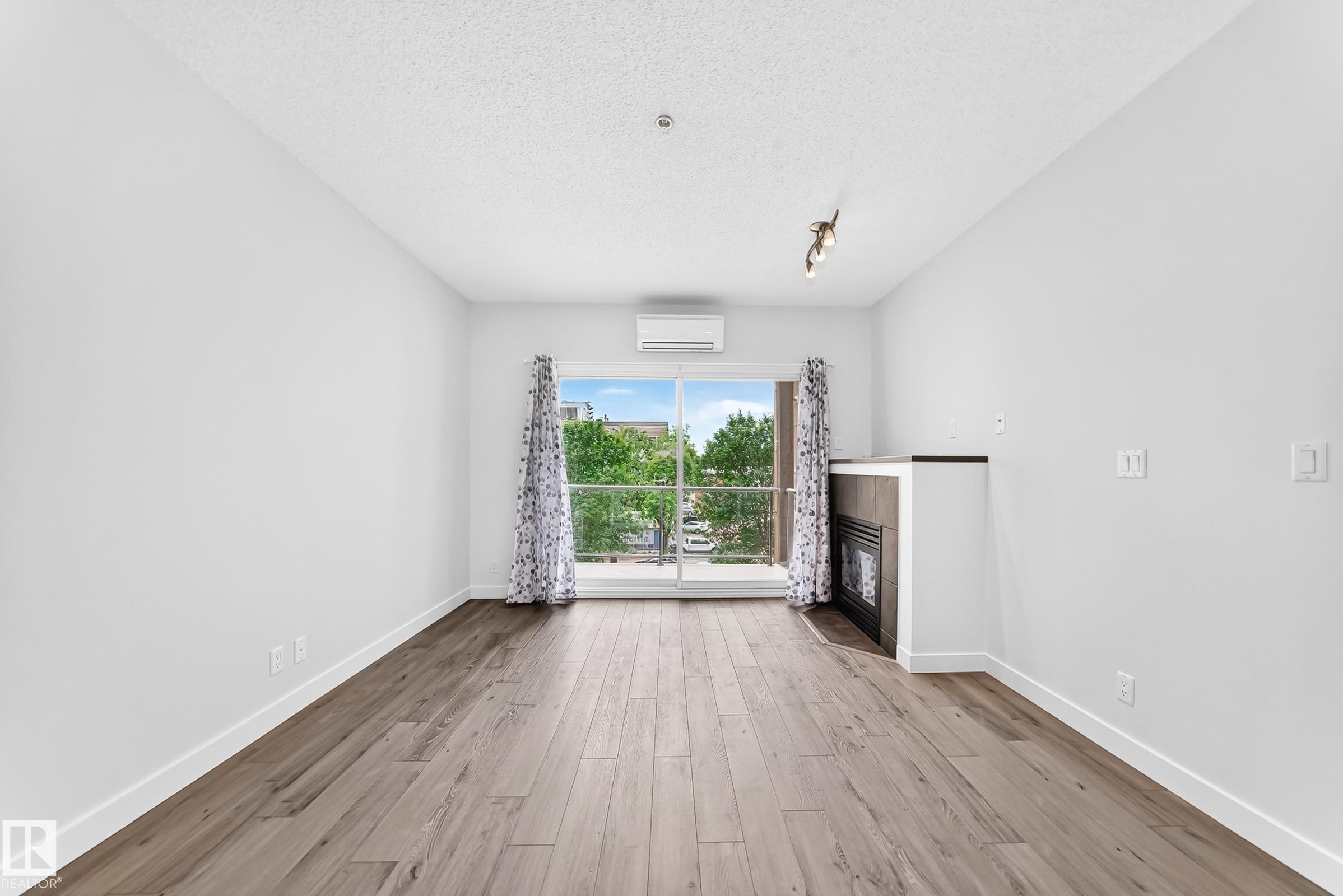 319 10235 112 Street, Edmonton, AB