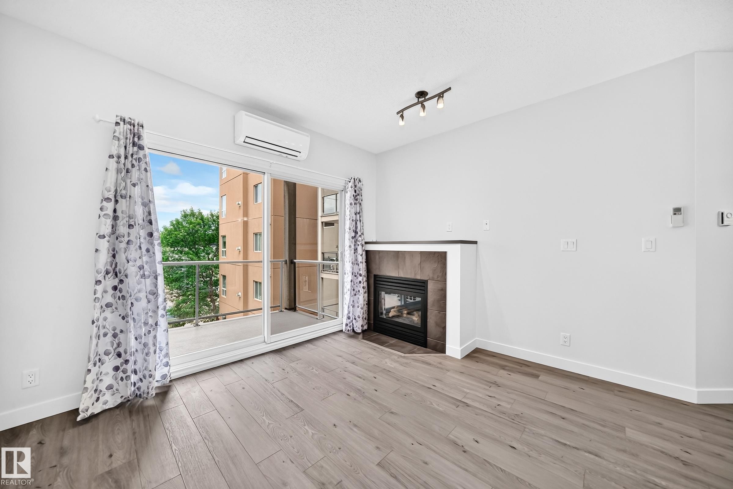 319 10235 112 Street, Edmonton, AB