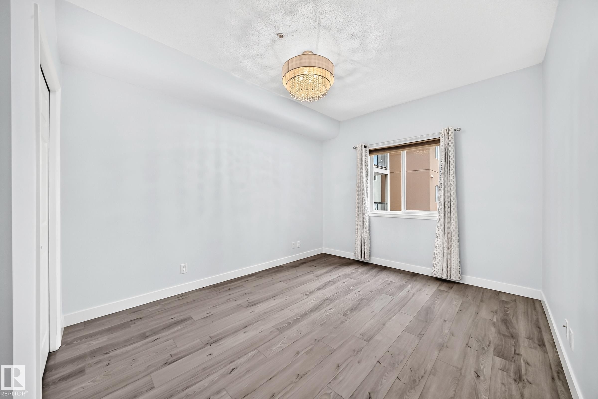 319 10235 112 Street, Edmonton, AB