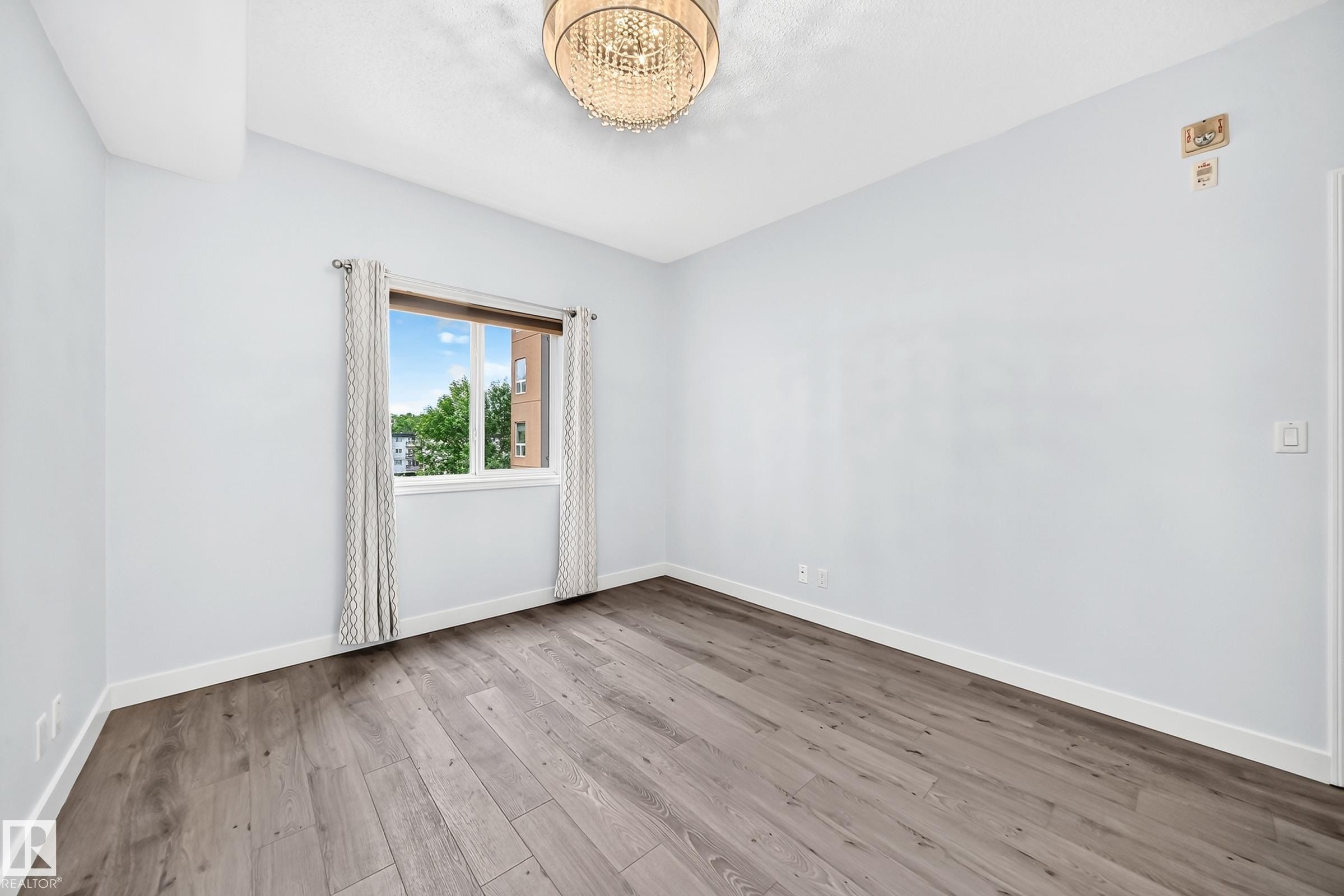 319 10235 112 Street, Edmonton, AB