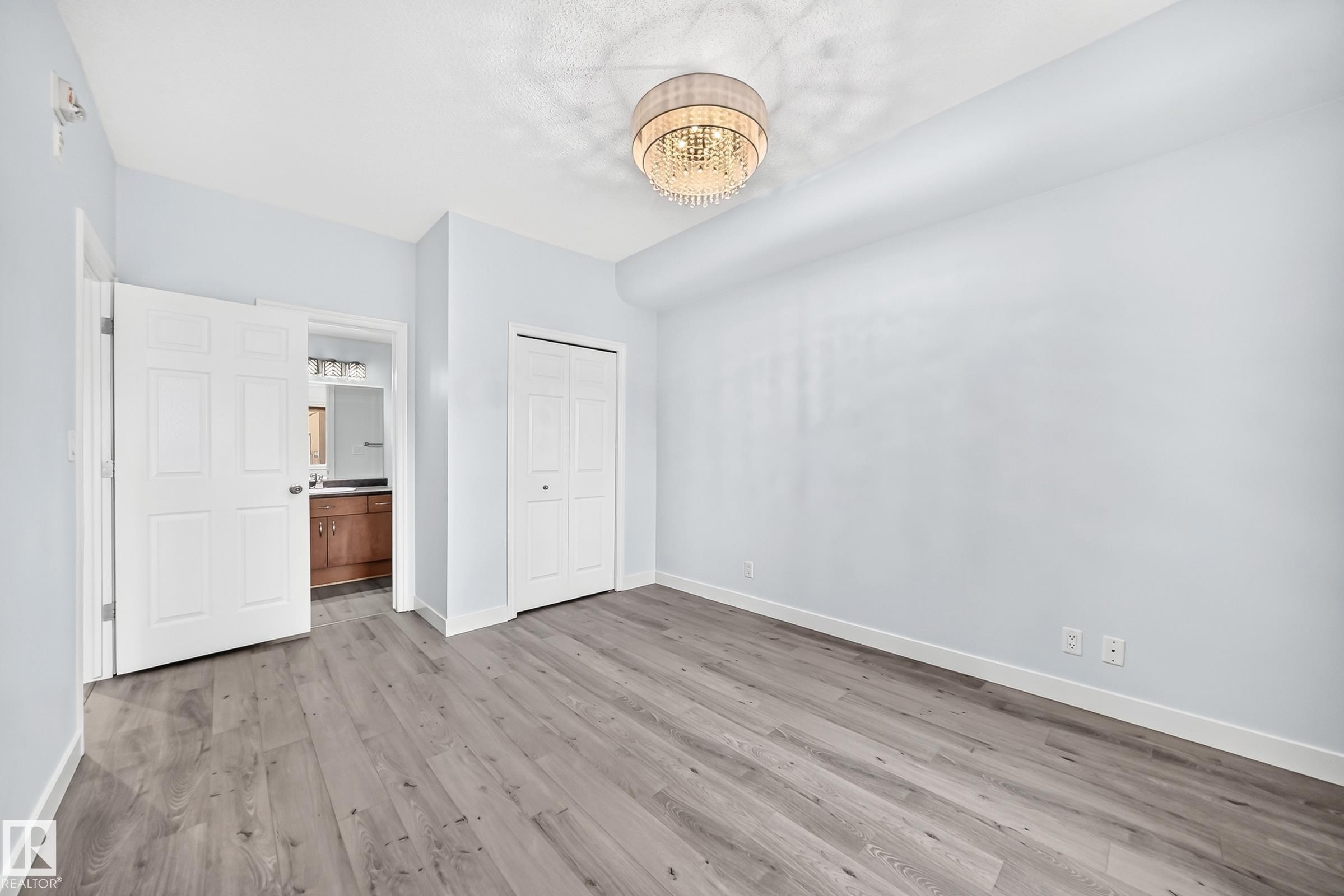 319 10235 112 Street, Edmonton, AB