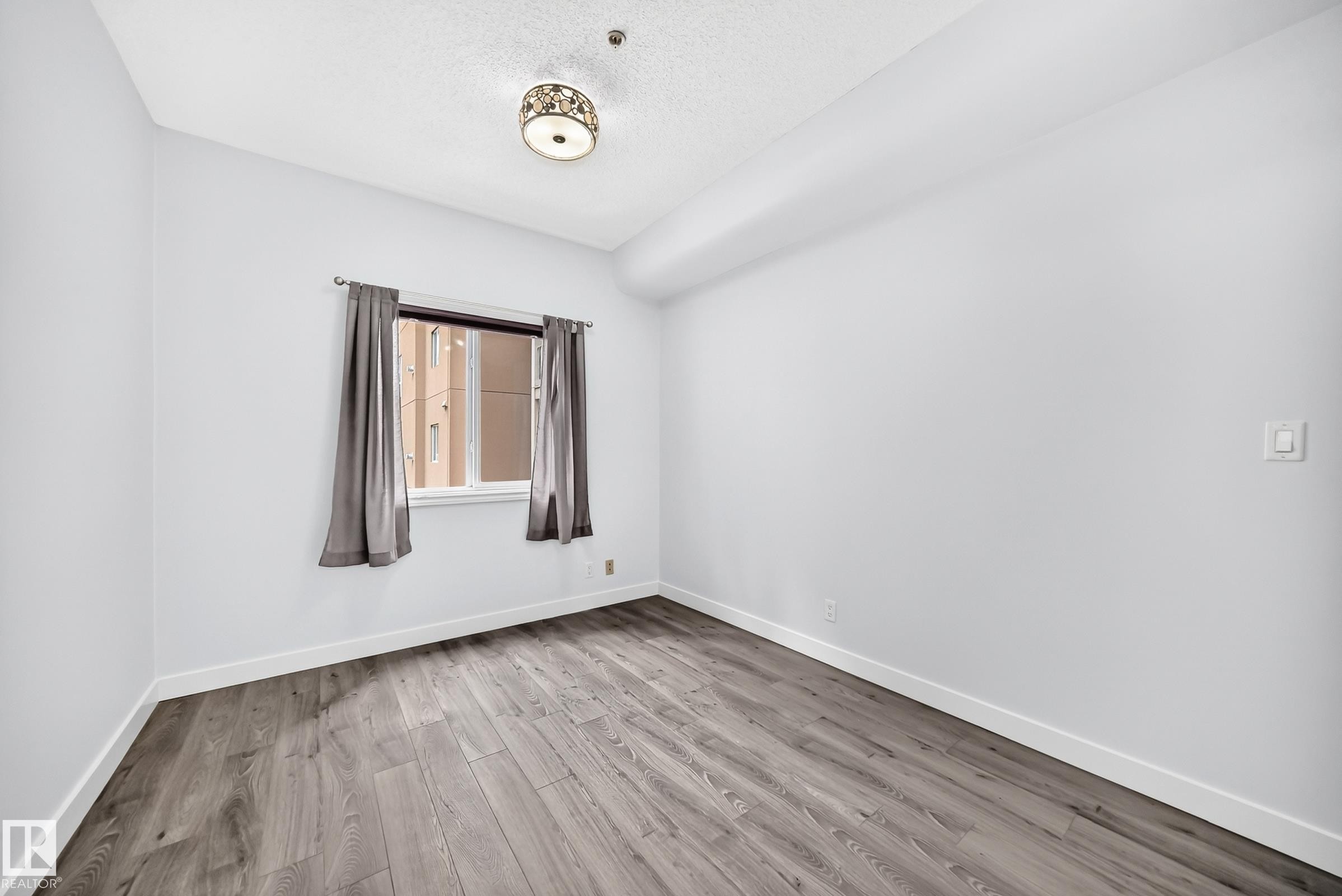 319 10235 112 Street, Edmonton, AB