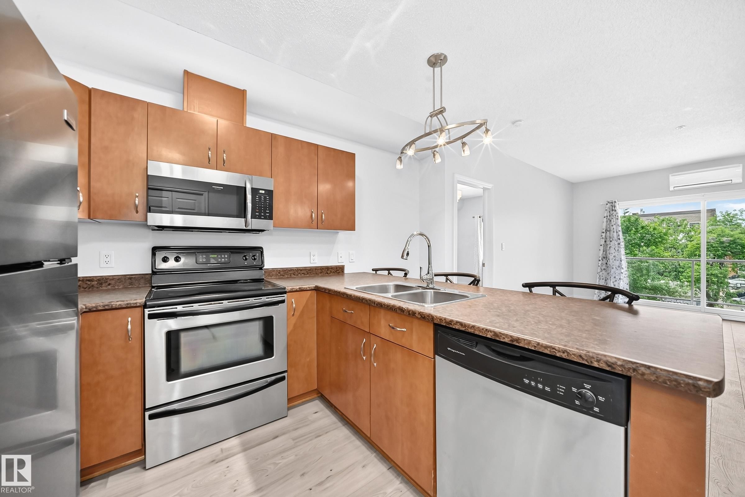 319 10235 112 Street, Edmonton, AB