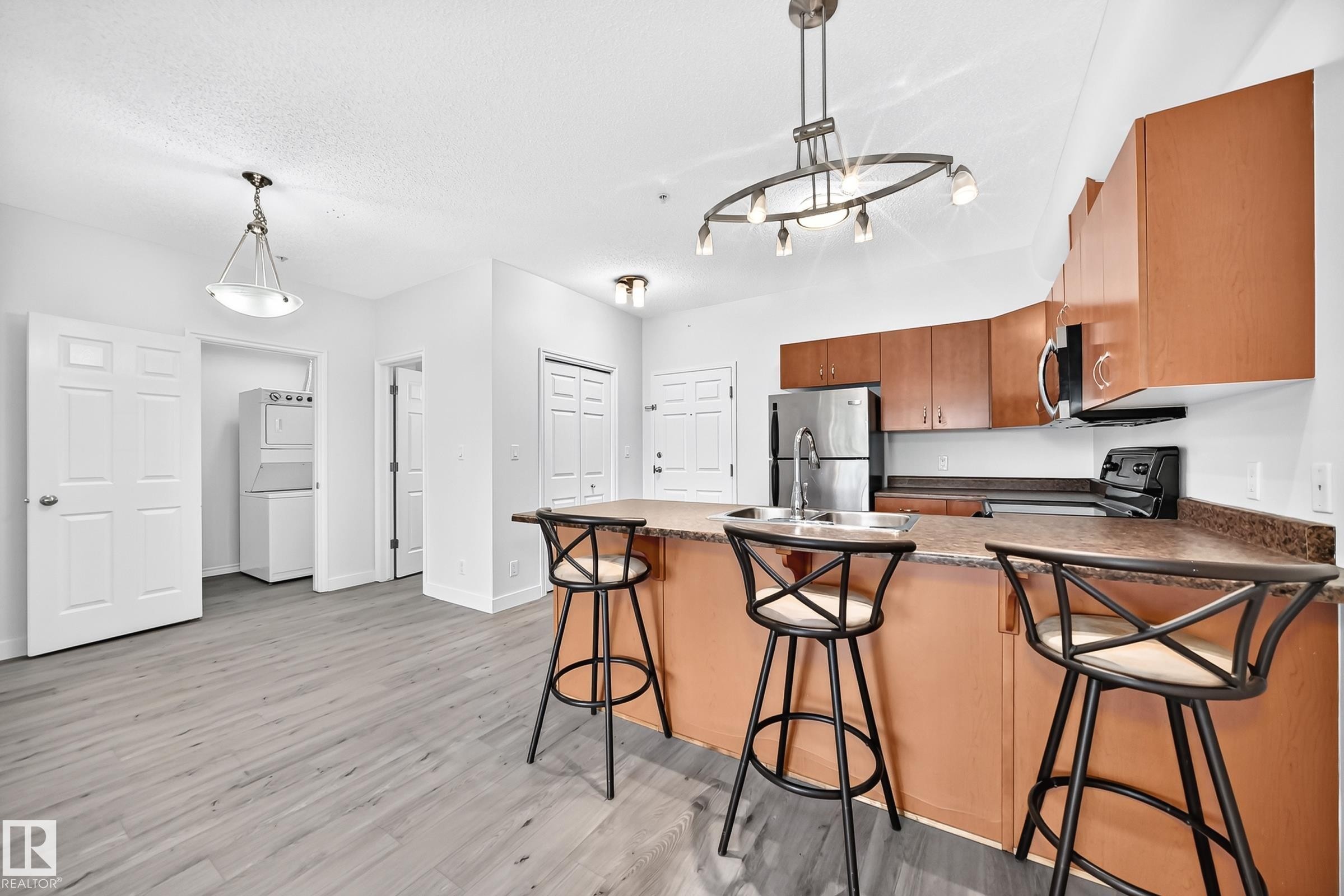 319 10235 112 Street, Edmonton, AB