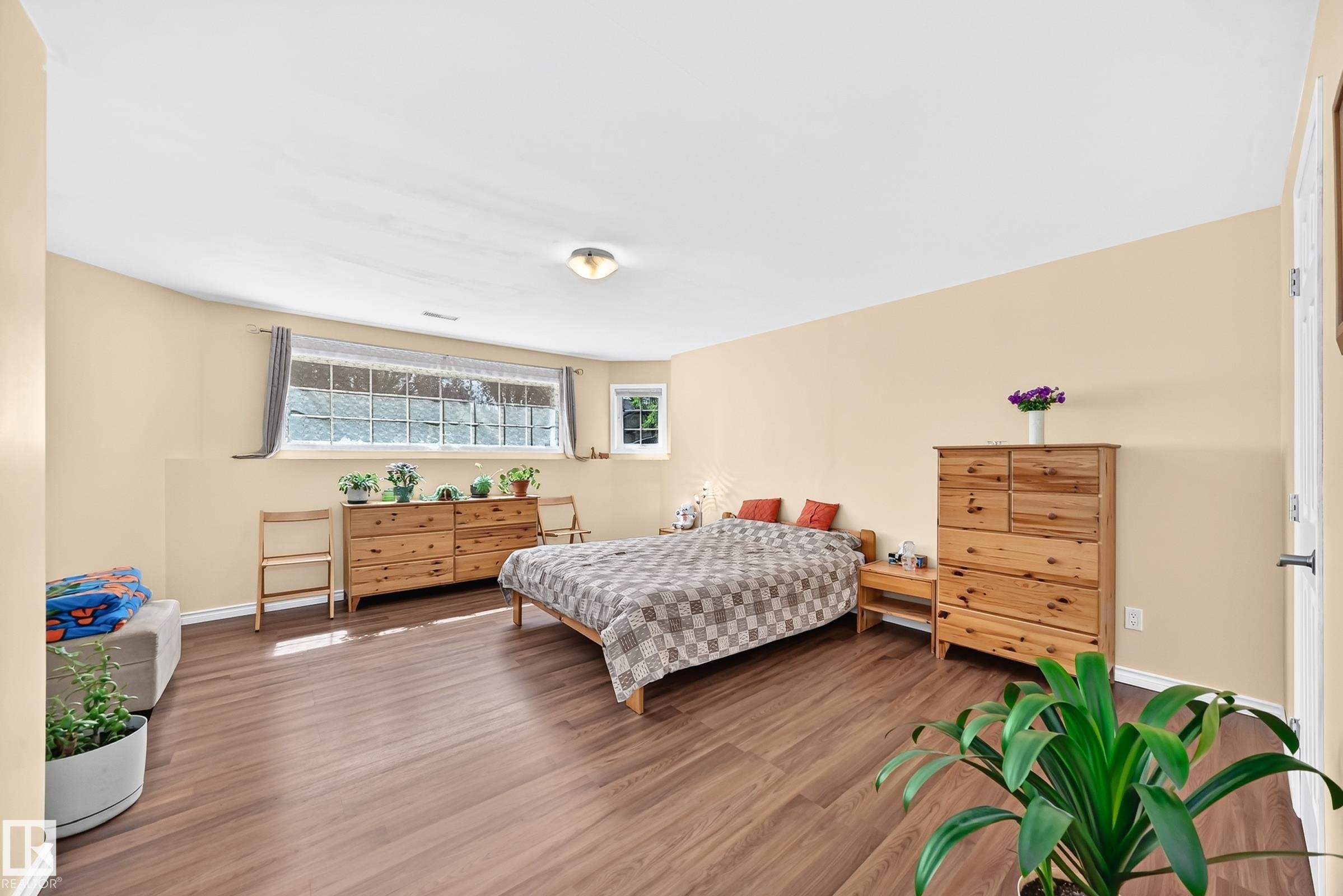 963 Burrows Crescent, Edmonton, AB