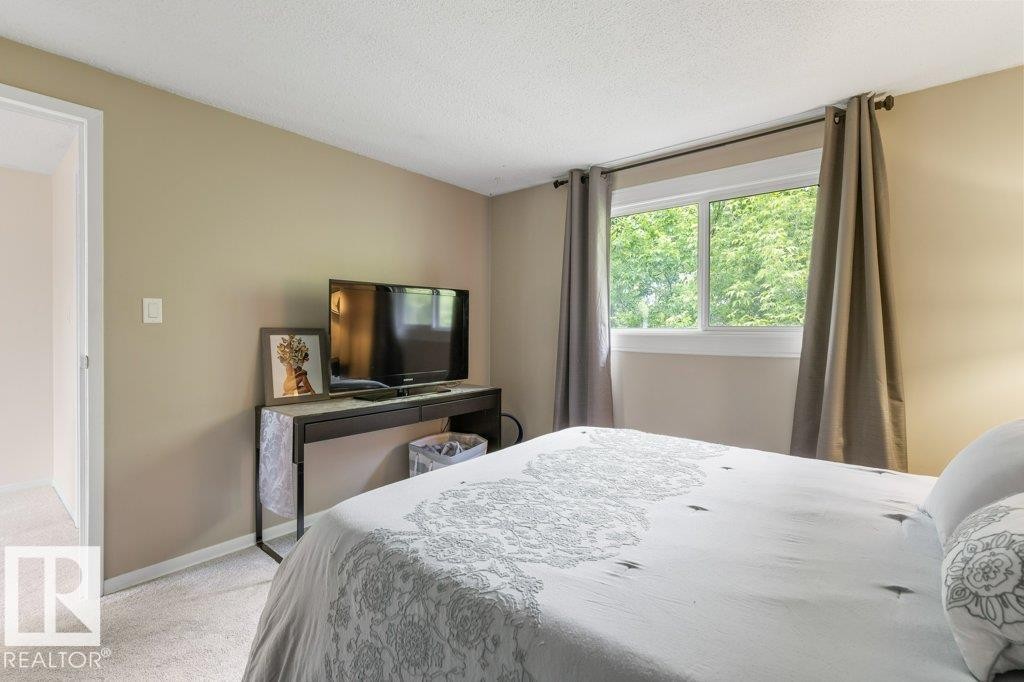 Carpeted bedroom with neutral wall tones and a white ceiling - 171 Ridgewood, St. Albert, AB