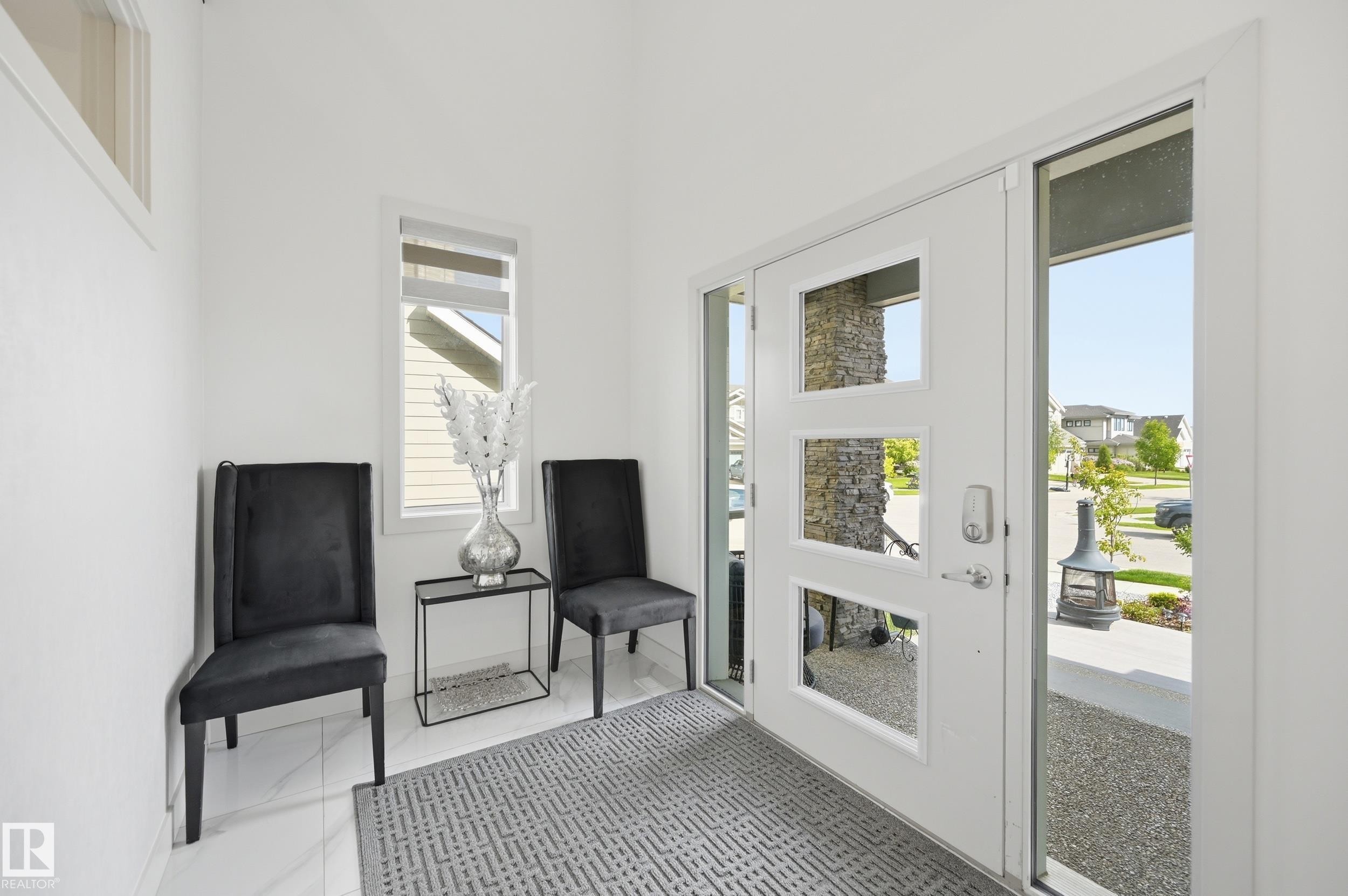 Entryway featuring a white door with multiple glass inserts, a full-length sidelight, and a transom window - 76 Jacobs Close, St. Albert, AB