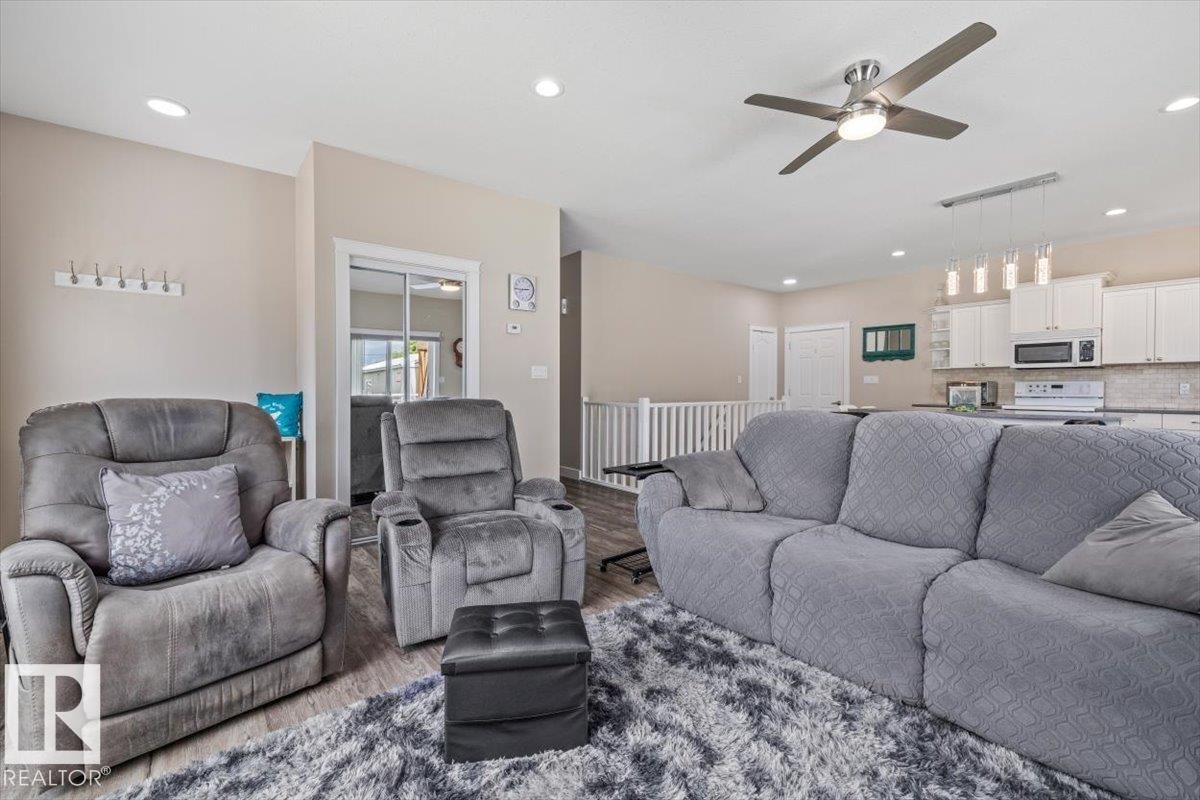 Open-concept living space featuring wood-finish flooring, recessed lighting, and a ceiling fan - 4708 47A Avenue, Onoway, AB