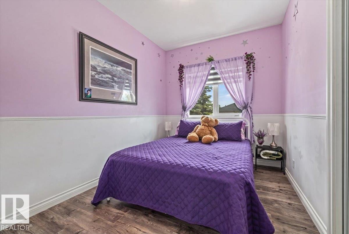 Wood-finish flooring complements the two-tone wall treatment with a prominent chair rail - 4708 47A Avenue, Onoway, AB