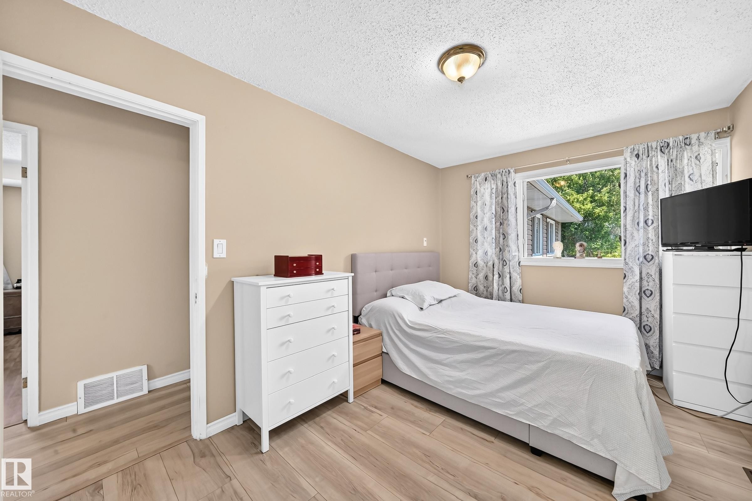 13317 47 Street, Edmonton, AB