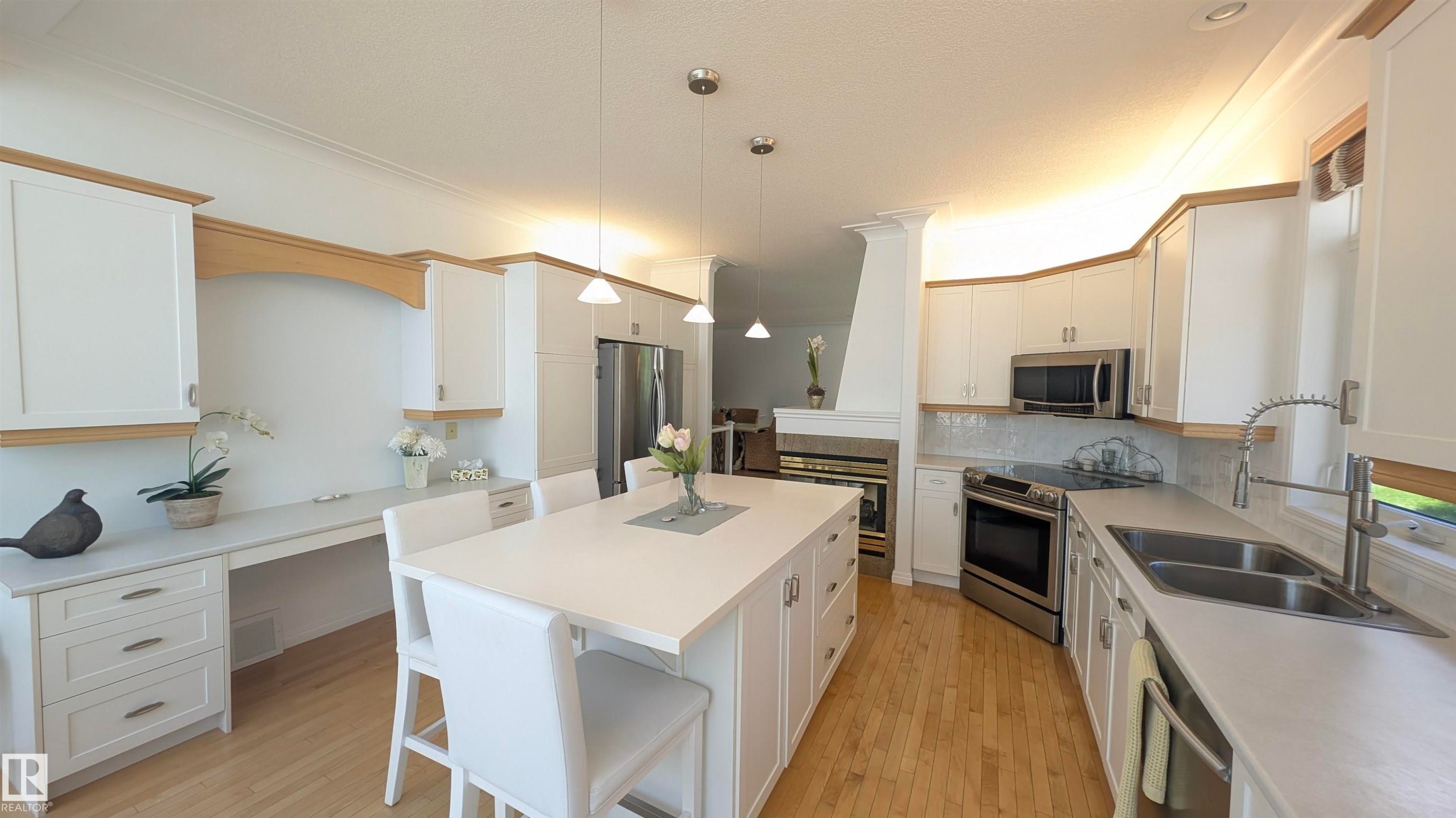 8 Butterworth Point(E) Nw, Edmonton, AB - Indoor Photo Showing Kitchen With Double Sink With Upgraded Kitchen