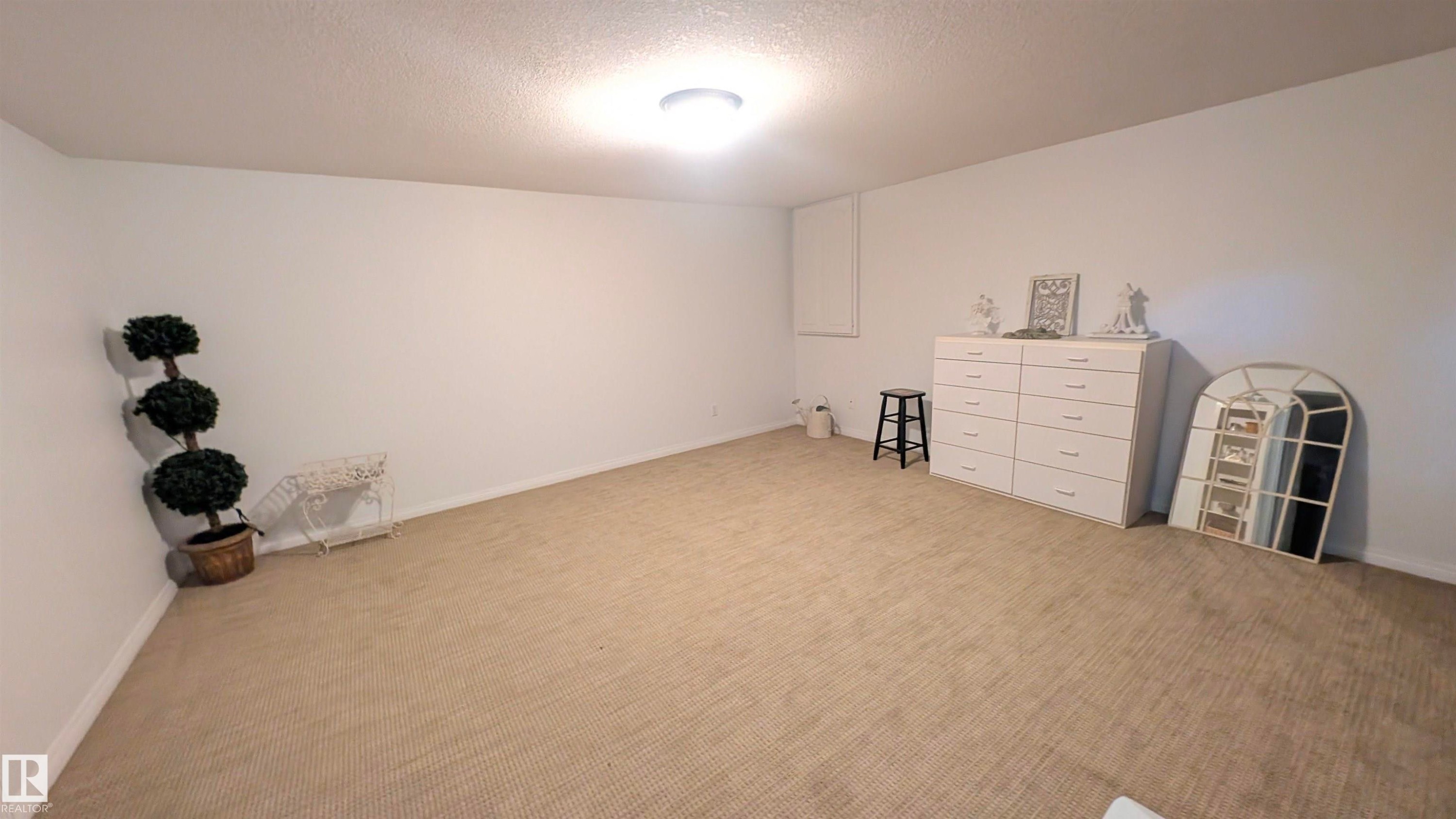 8 Butterworth Point(E) Nw, Edmonton, AB - Indoor