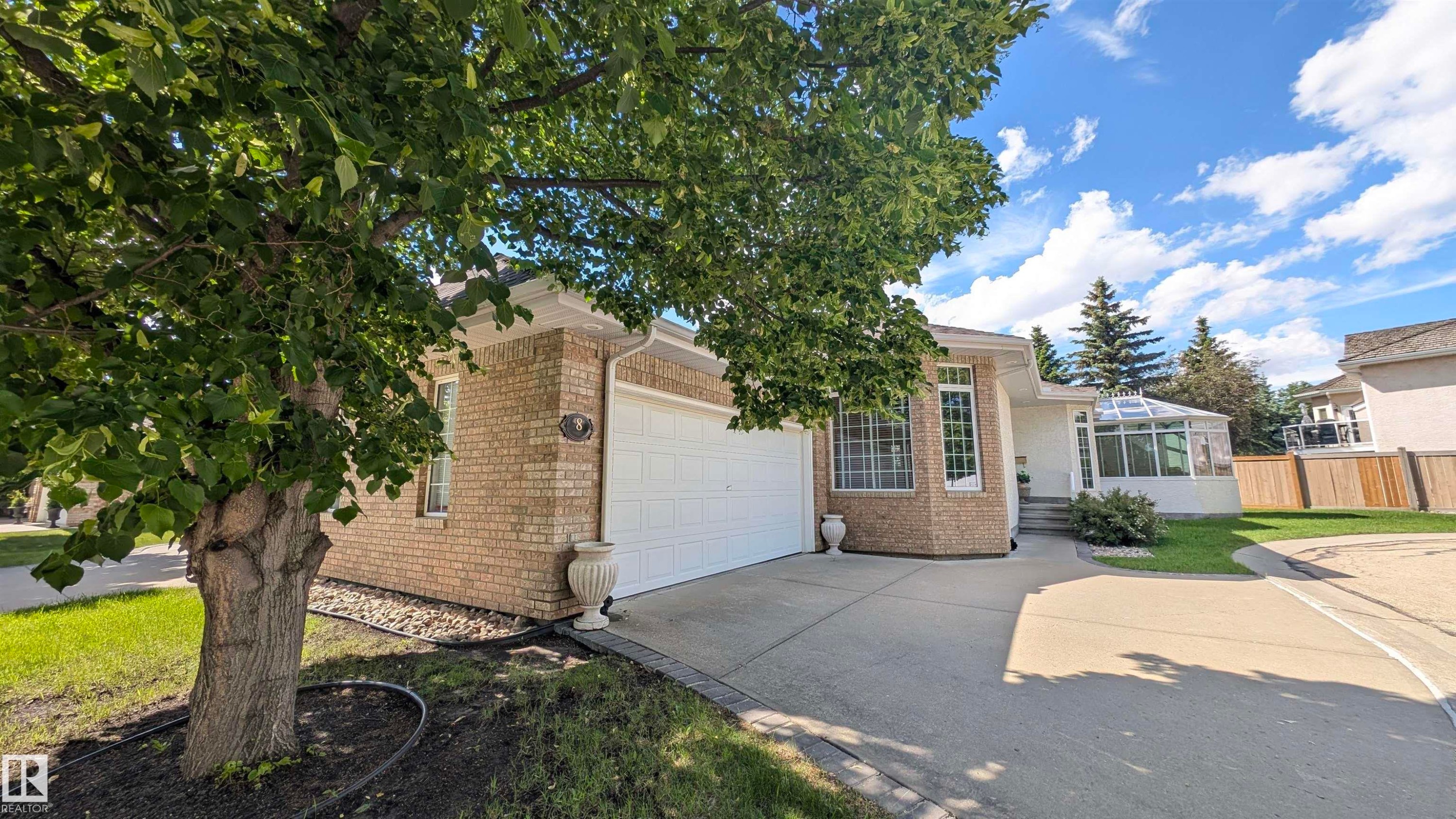 8 Butterworth Point(E) Nw, Edmonton, AB - Outdoor