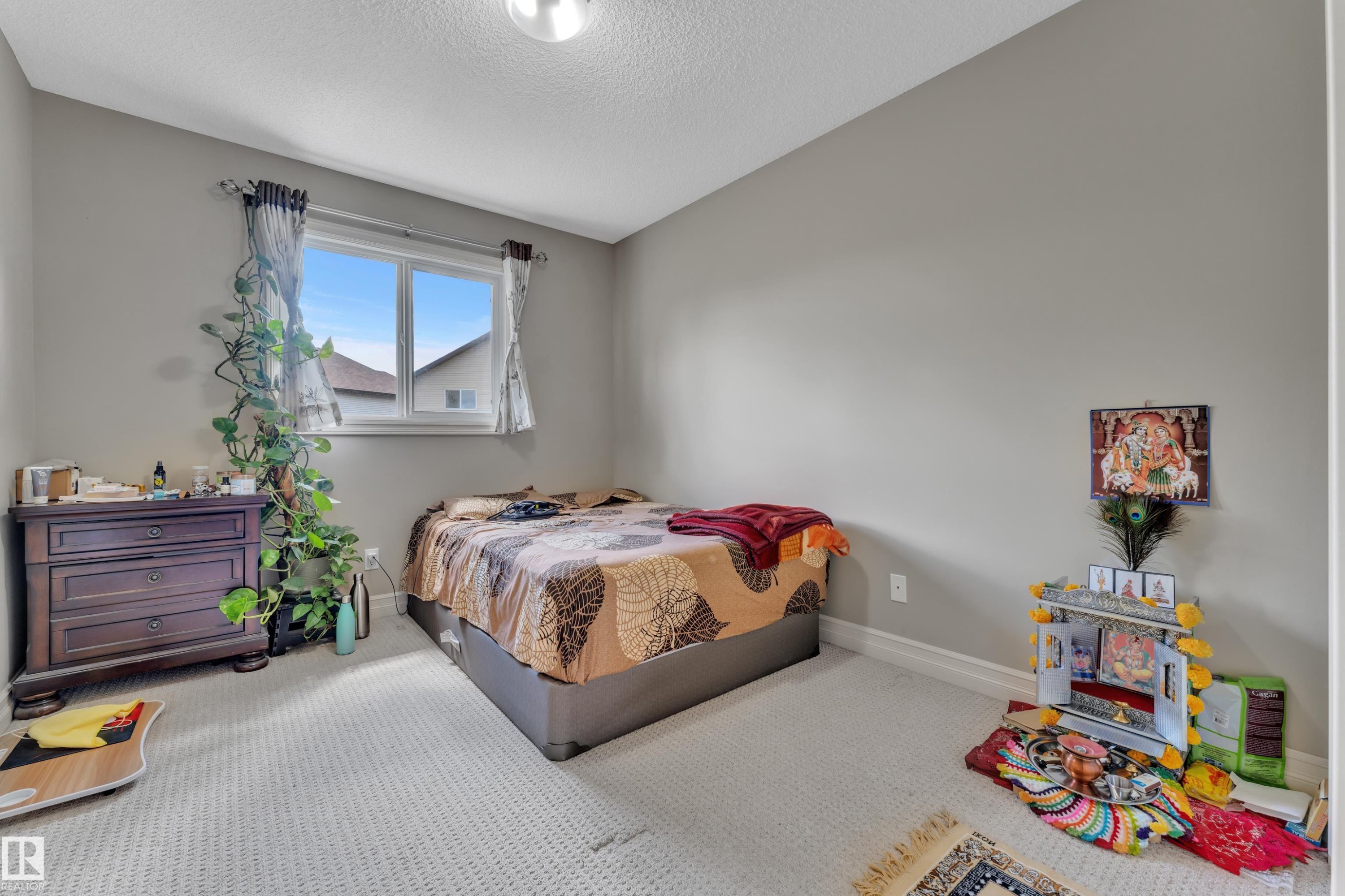 Bedroom featuring light gray wall paint, white trim, and light-colored carpet flooring - #24 655 Tamarck Rd Nw, Edmonton, AB - Indoor Photo Showing Bedroom