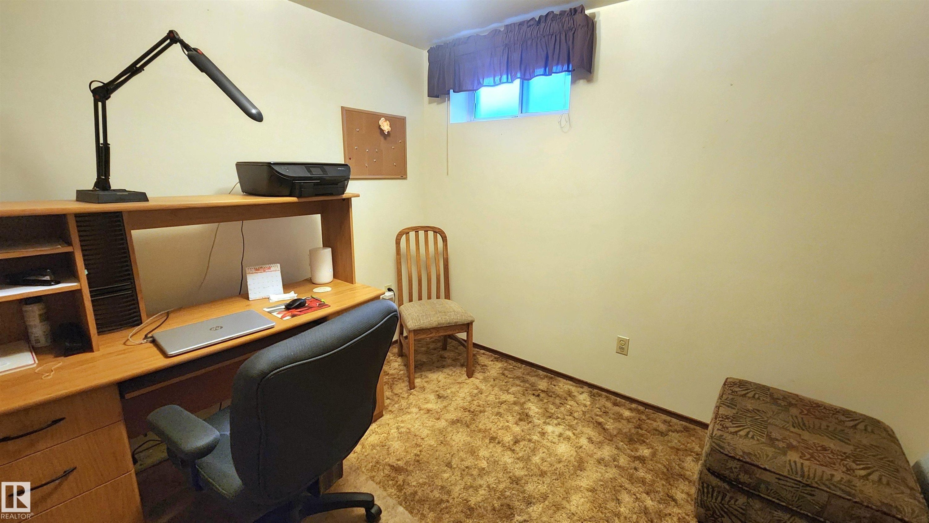 Image quality insufficient for description - 13307 Delwood Road, Edmonton, AB