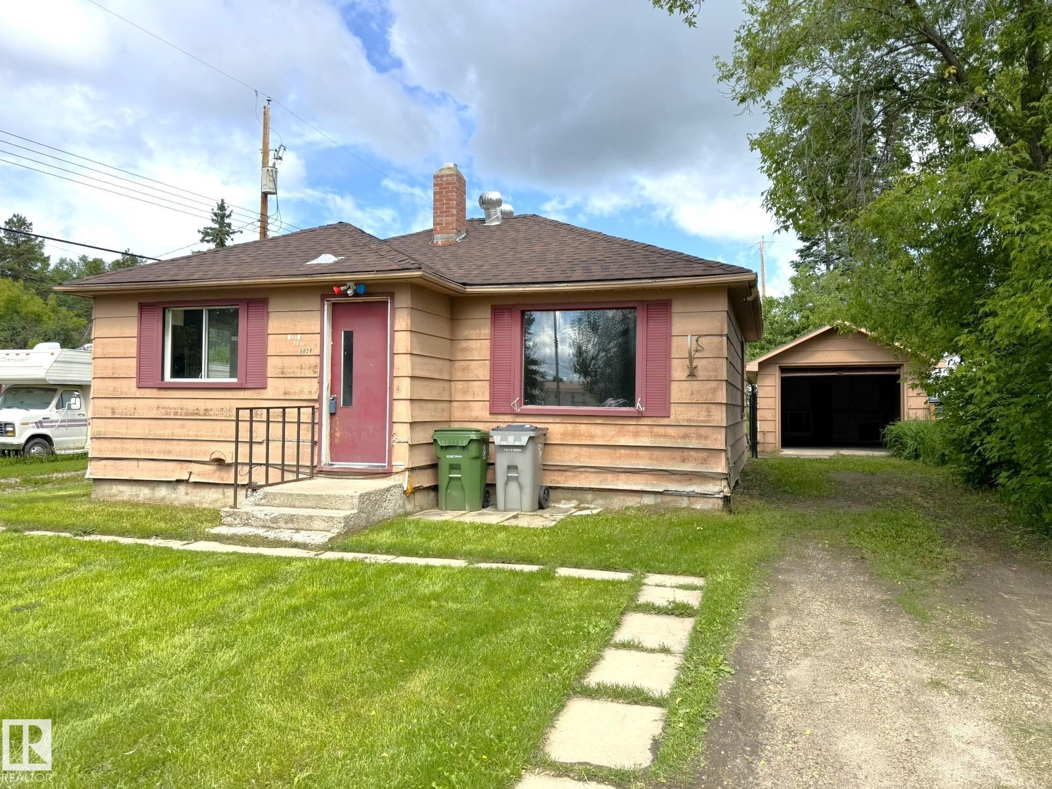5028 52 Avenue, Breton, AB - Outdoor