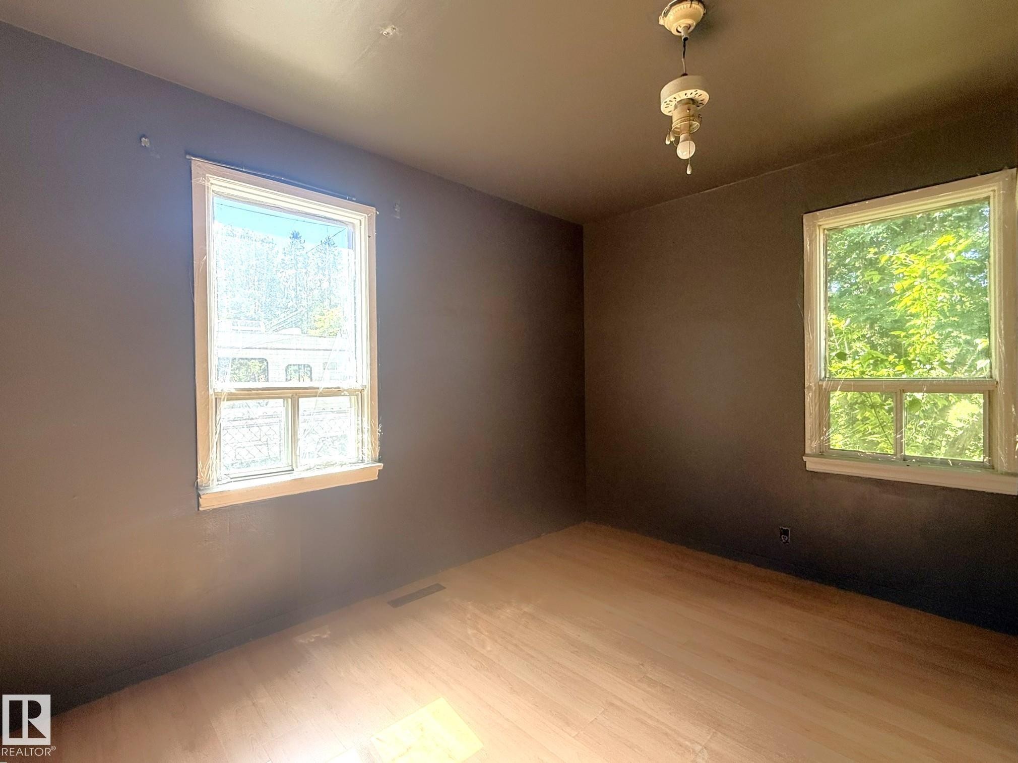 5028 52 Avenue, Breton, AB - Indoor Photo Showing Other Room