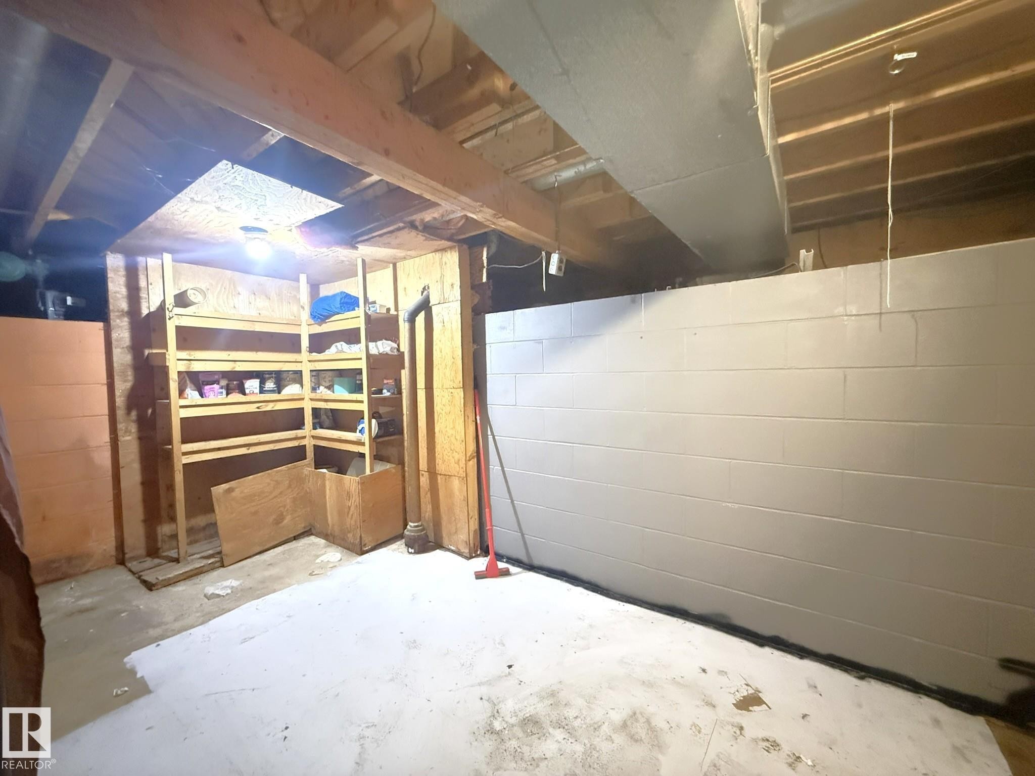 5028 52 Avenue, Breton, AB - Indoor
