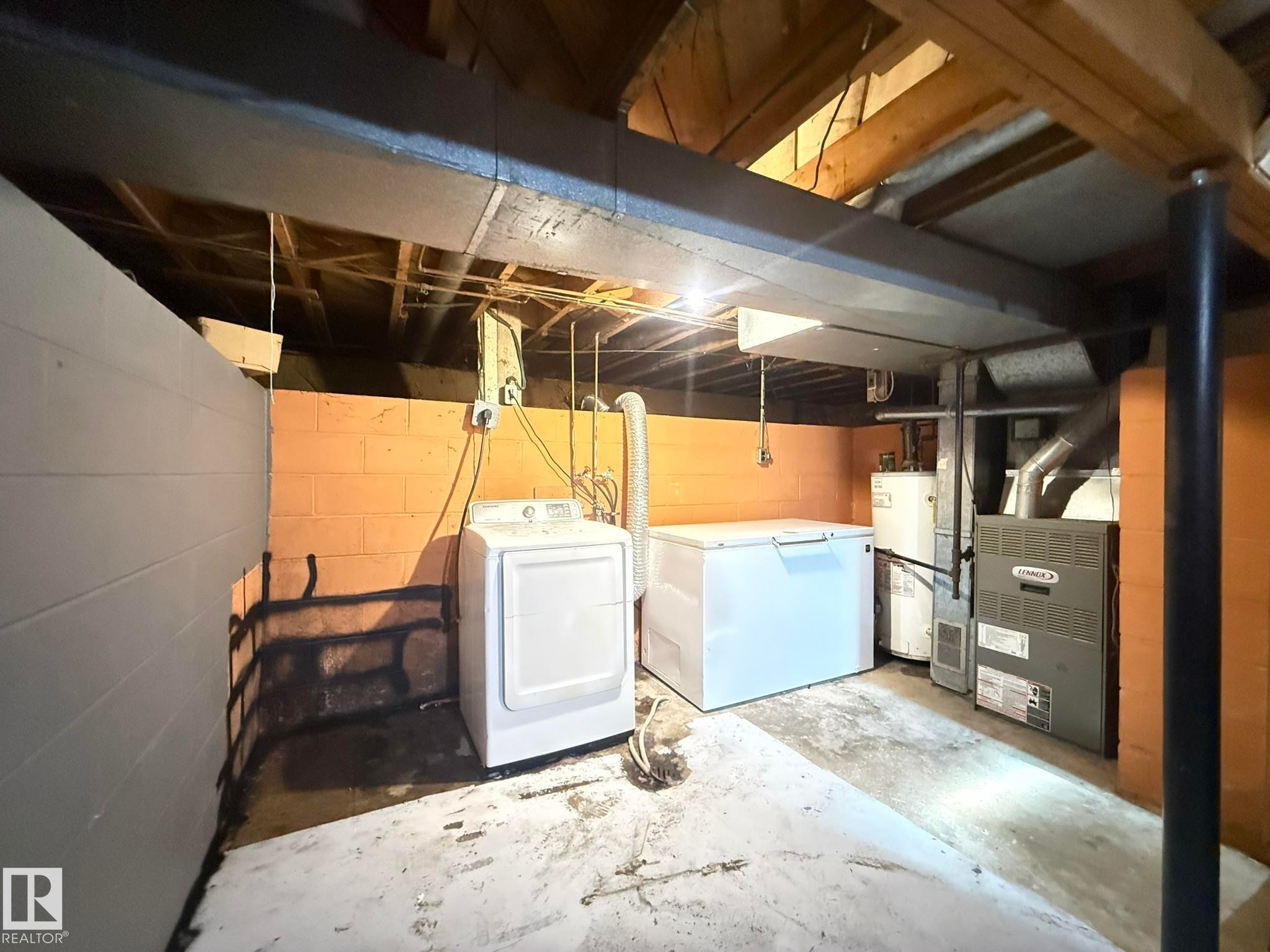 5028 52 Avenue, Breton, AB - Indoor
