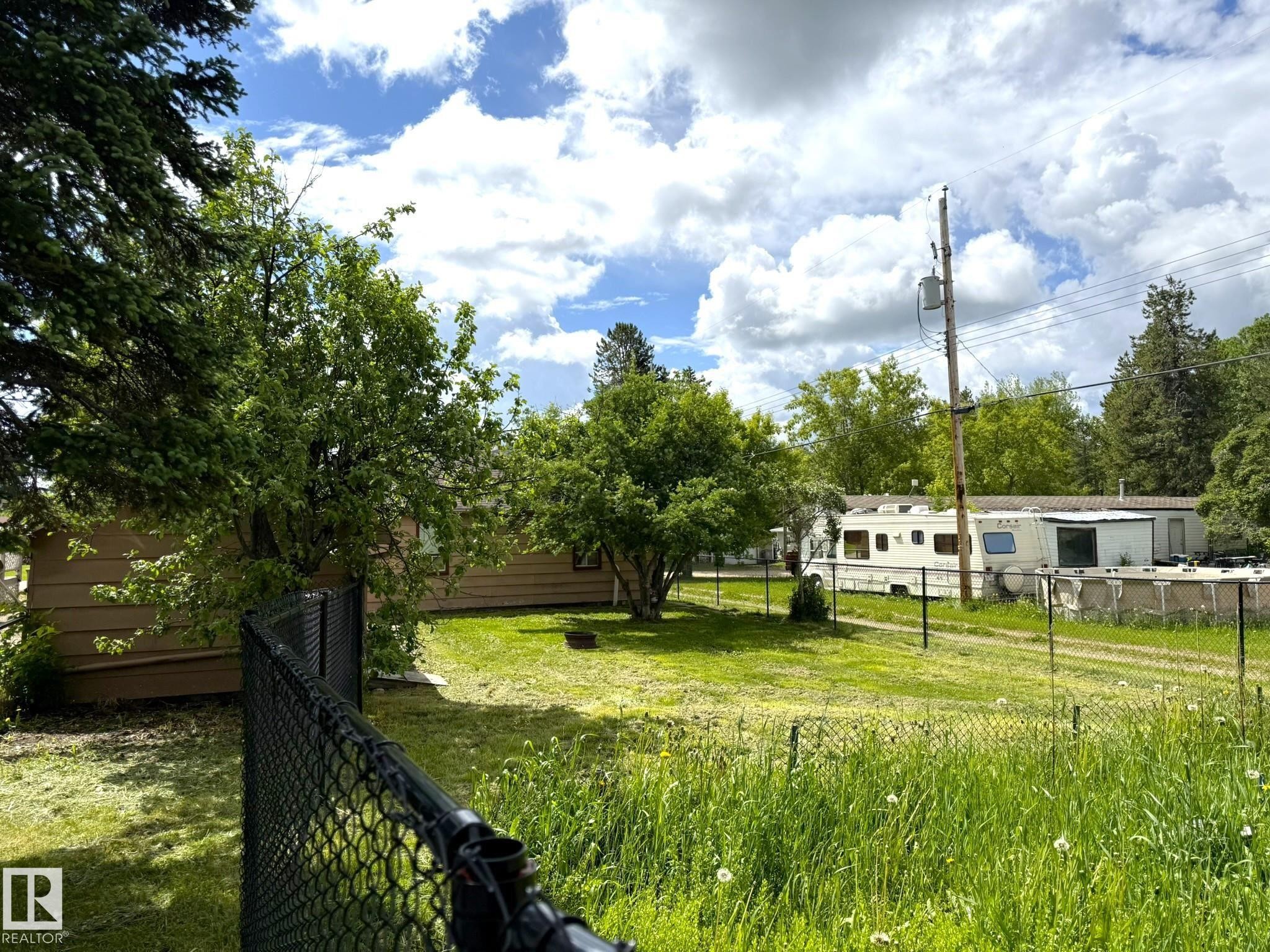 5028 52 Avenue, Breton, AB - Outdoor