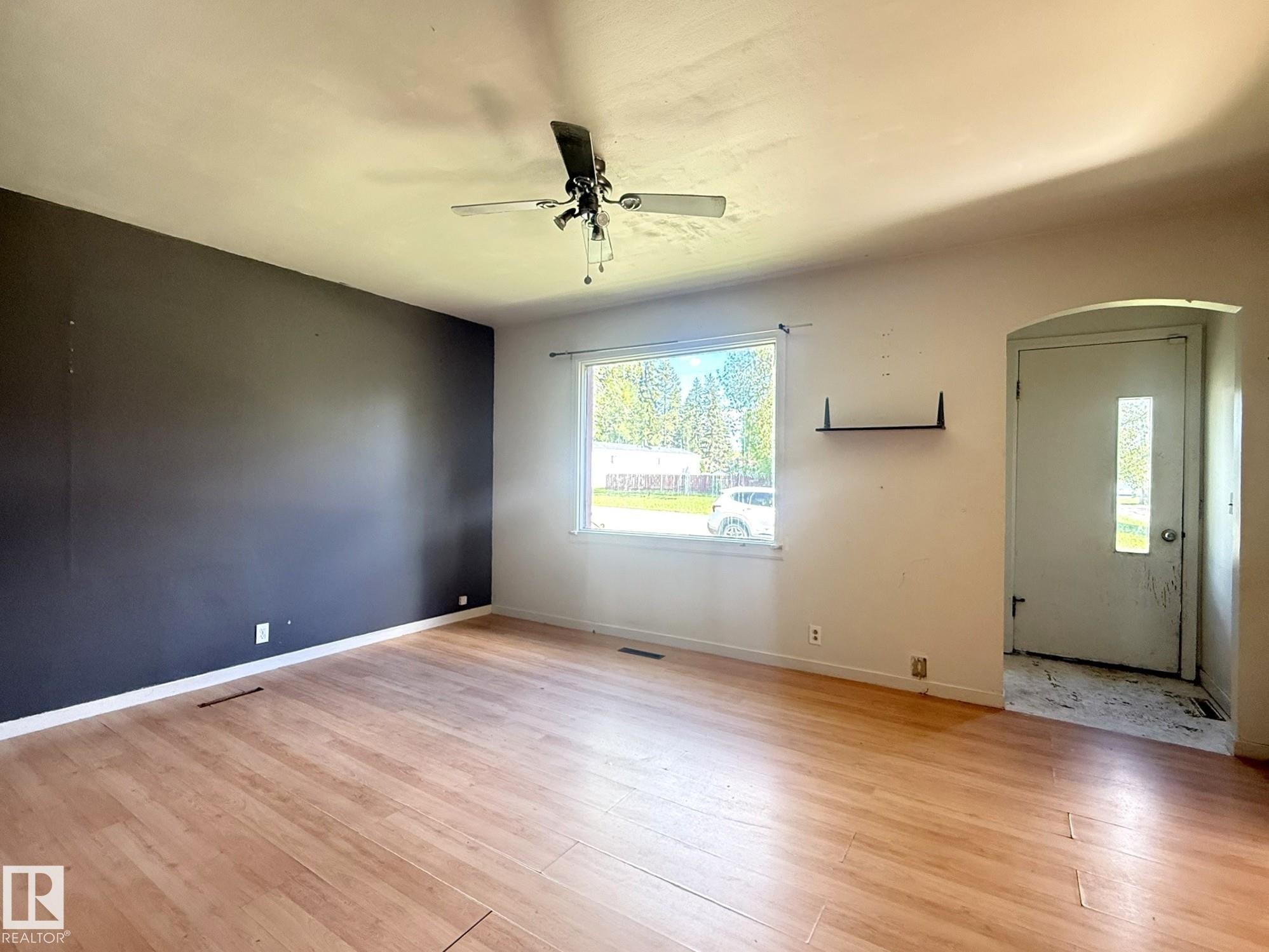 5028 52 Avenue, Breton, AB - Indoor Photo Showing Other Room