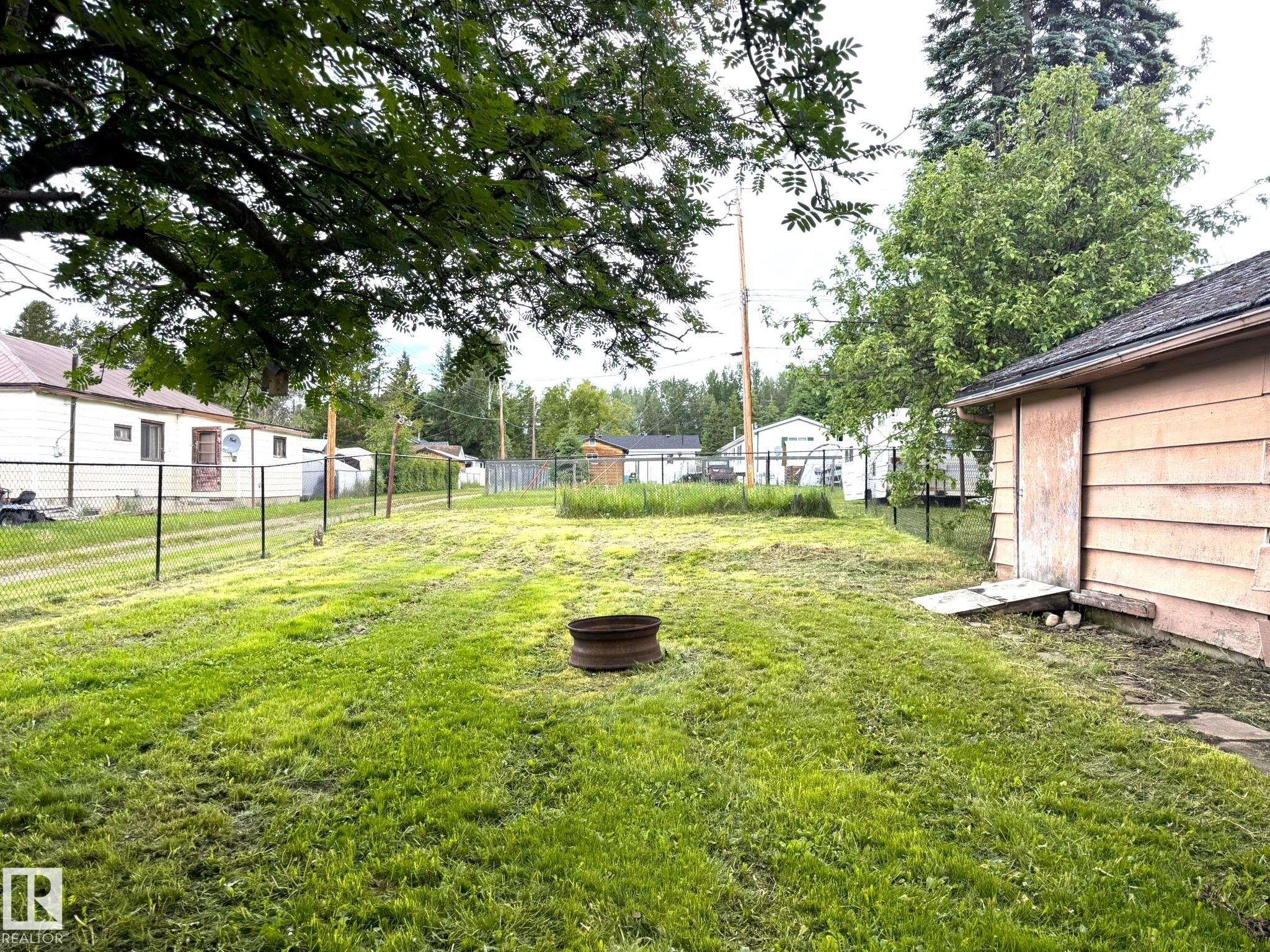 5028 52 Avenue, Breton, AB - Outdoor