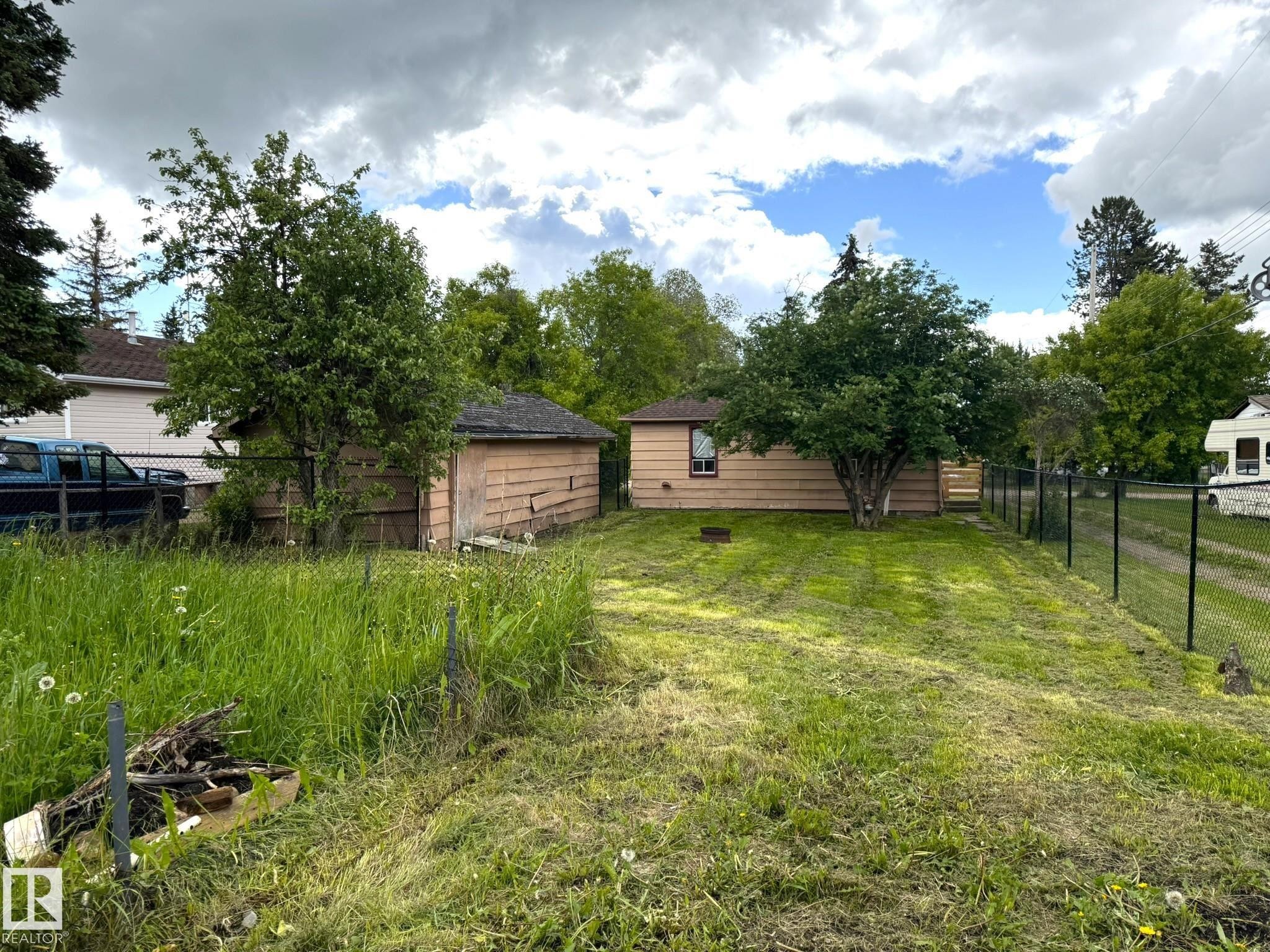 5028 52 Avenue, Breton, AB - Outdoor