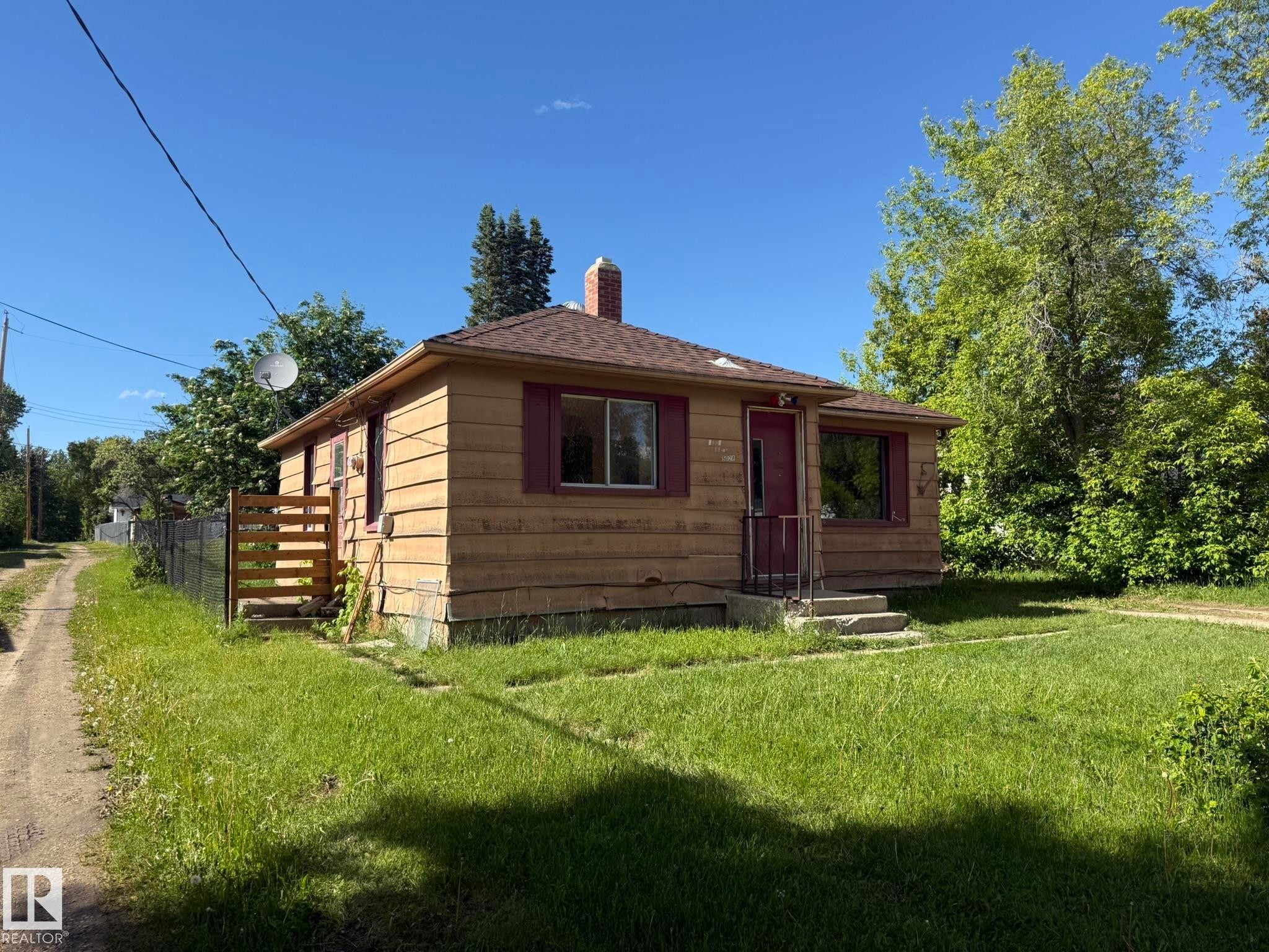 5028 52 Avenue, Breton, AB - Outdoor