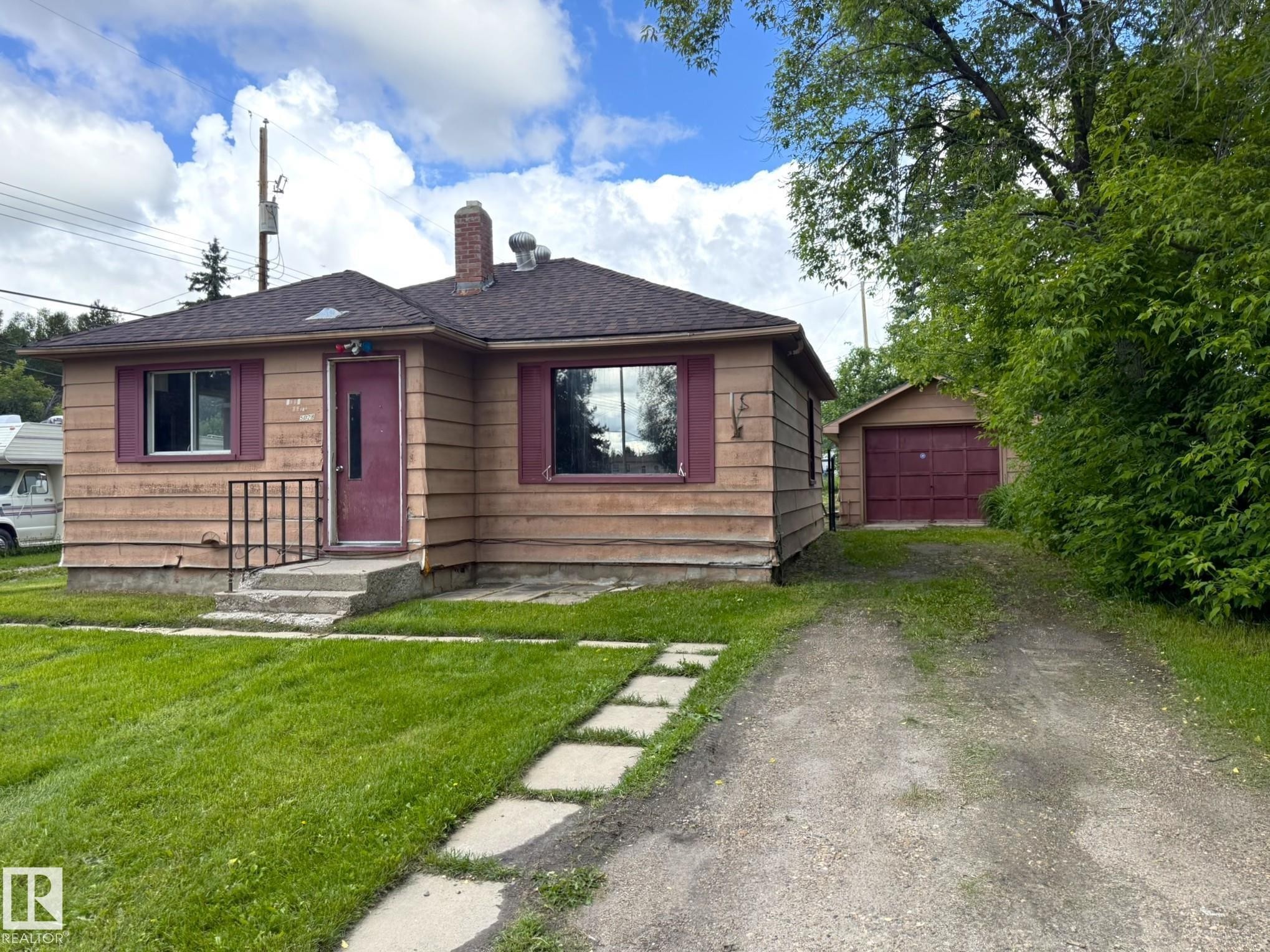 5028 52 Avenue, Breton, AB - Outdoor