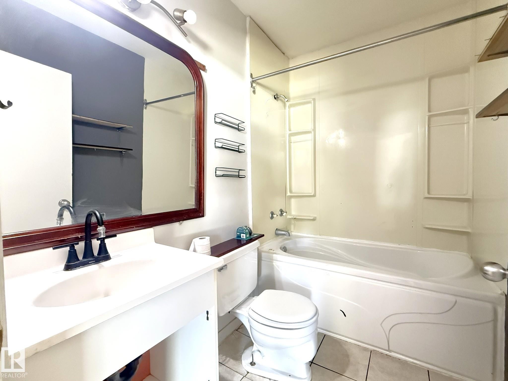 5028 52 Avenue, Breton, AB - Indoor Photo Showing Bathroom