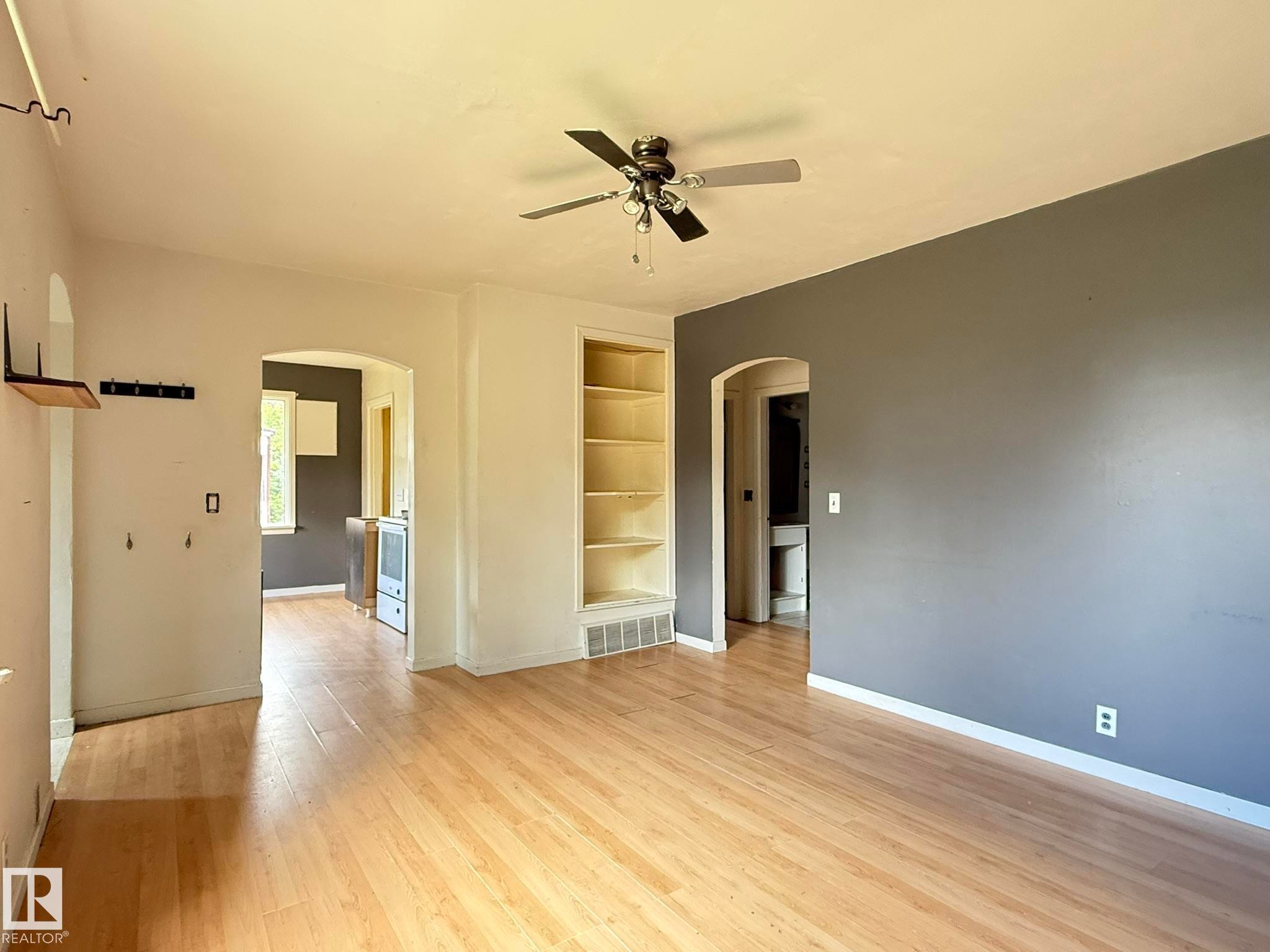 5028 52 Avenue, Breton, AB - Indoor Photo Showing Other Room
