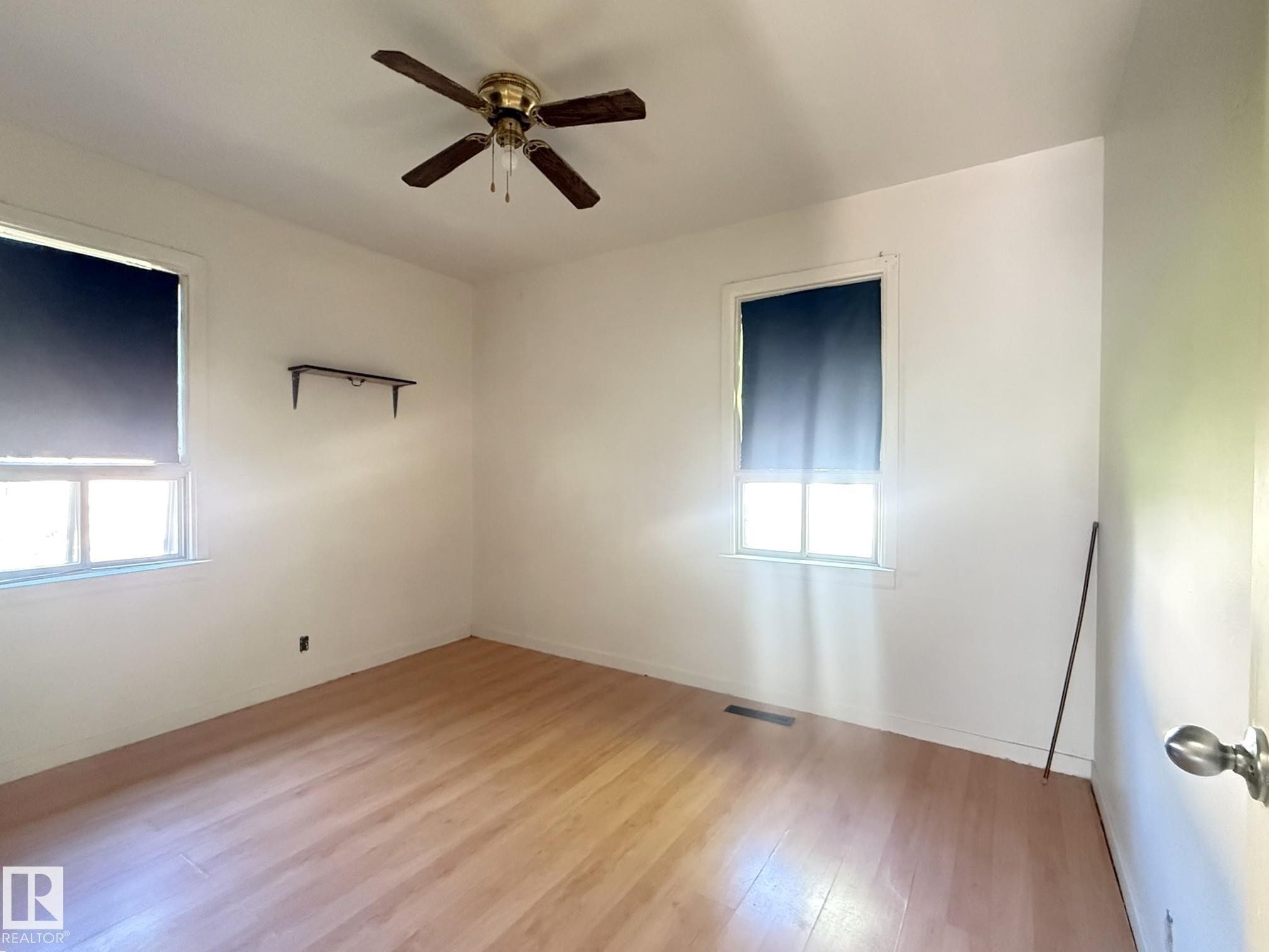 5028 52 Avenue, Breton, AB - Indoor Photo Showing Other Room