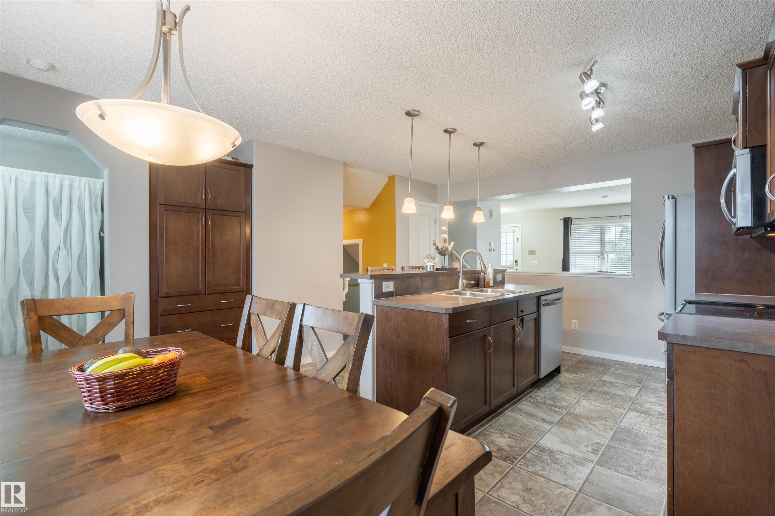 165 62 Street Sw, Edmonton, AB - Indoor Photo Showing Dining Room