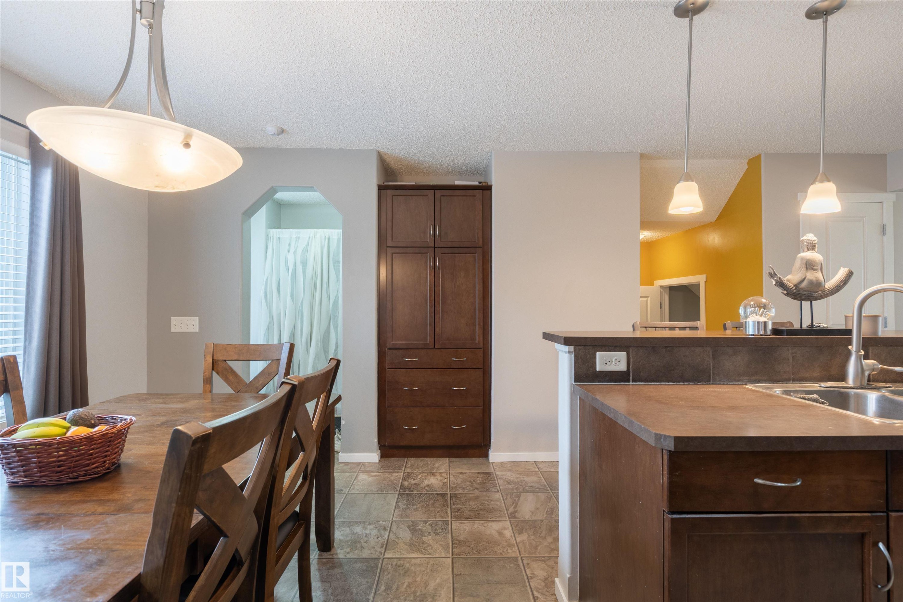 165 62 Street Sw, Edmonton, AB - Indoor