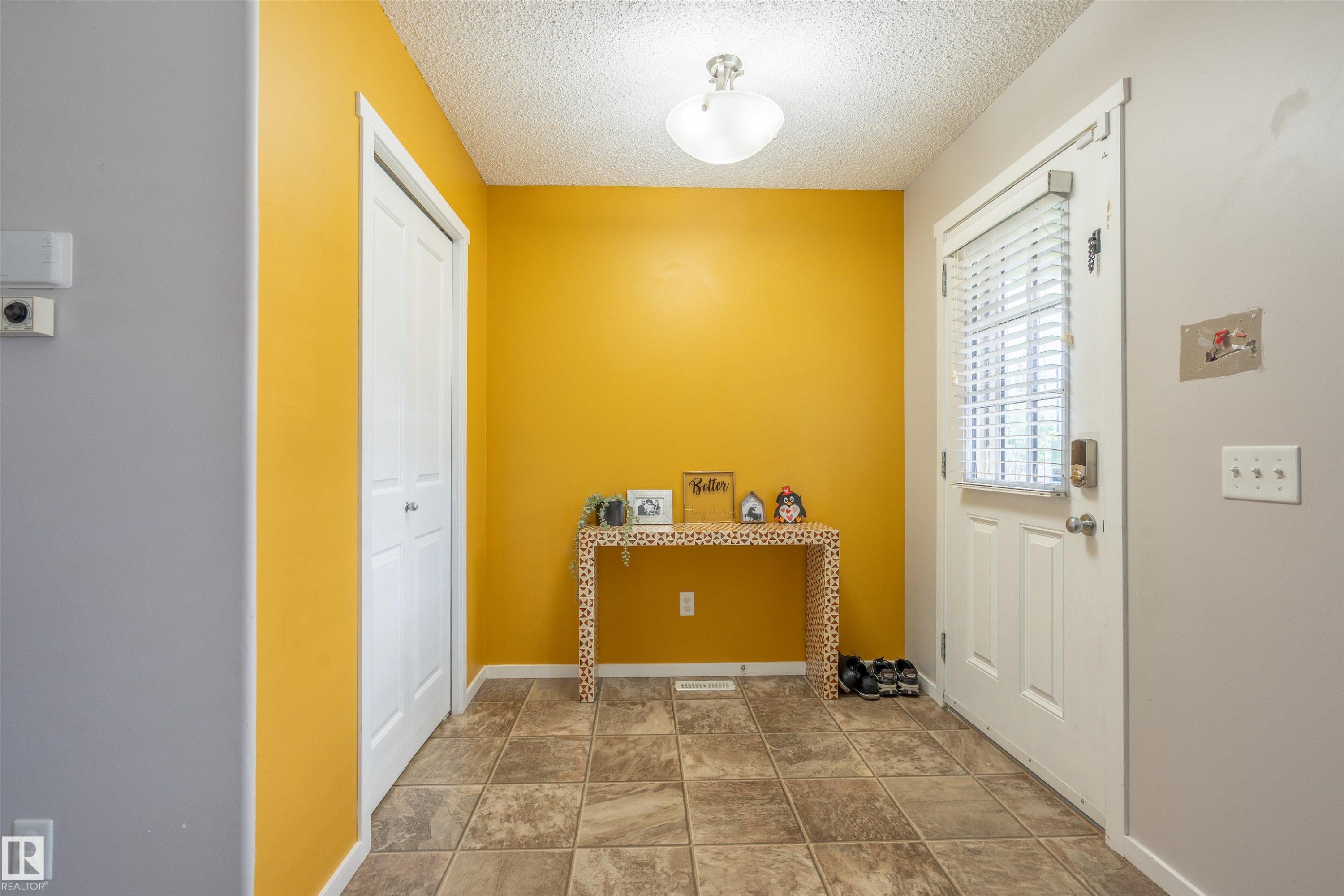 165 62 Street Sw, Edmonton, AB - Indoor Photo Showing Other Room