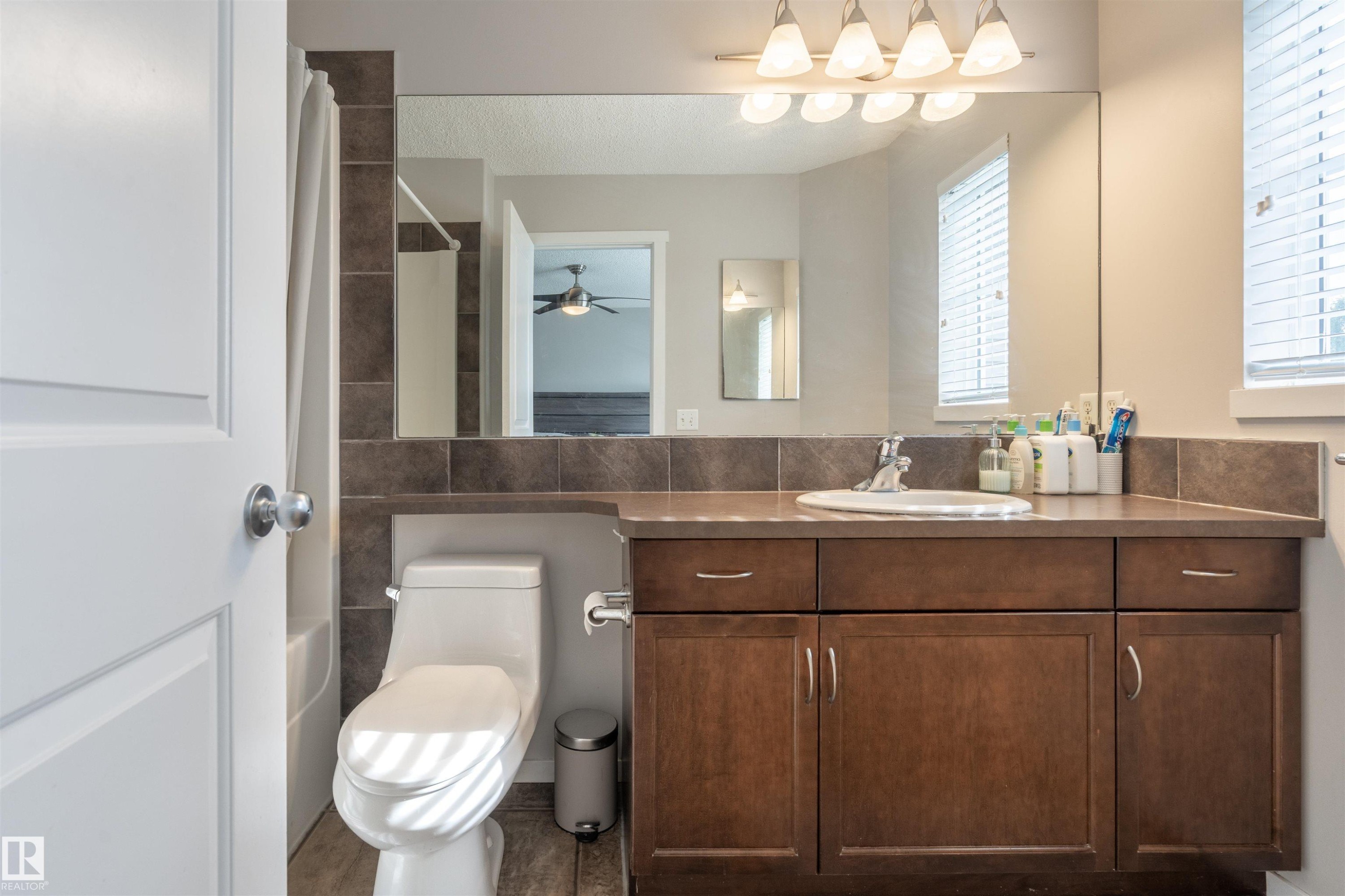 165 62 Street Sw, Edmonton, AB - Indoor Photo Showing Bathroom