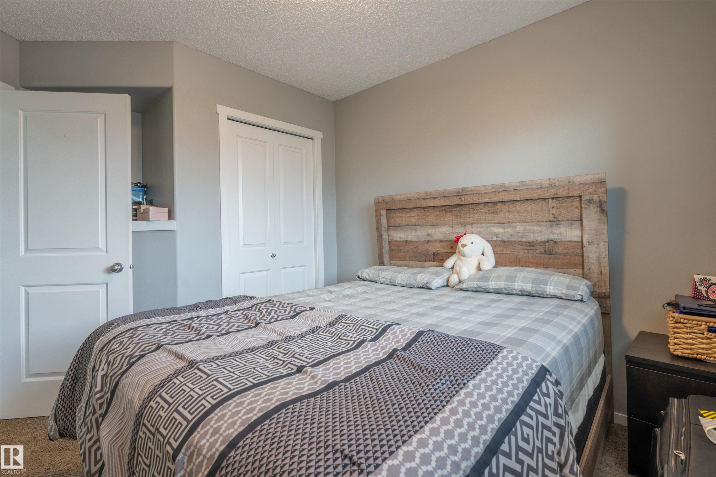 165 62 Street Sw, Edmonton, AB - Indoor Photo Showing Bedroom