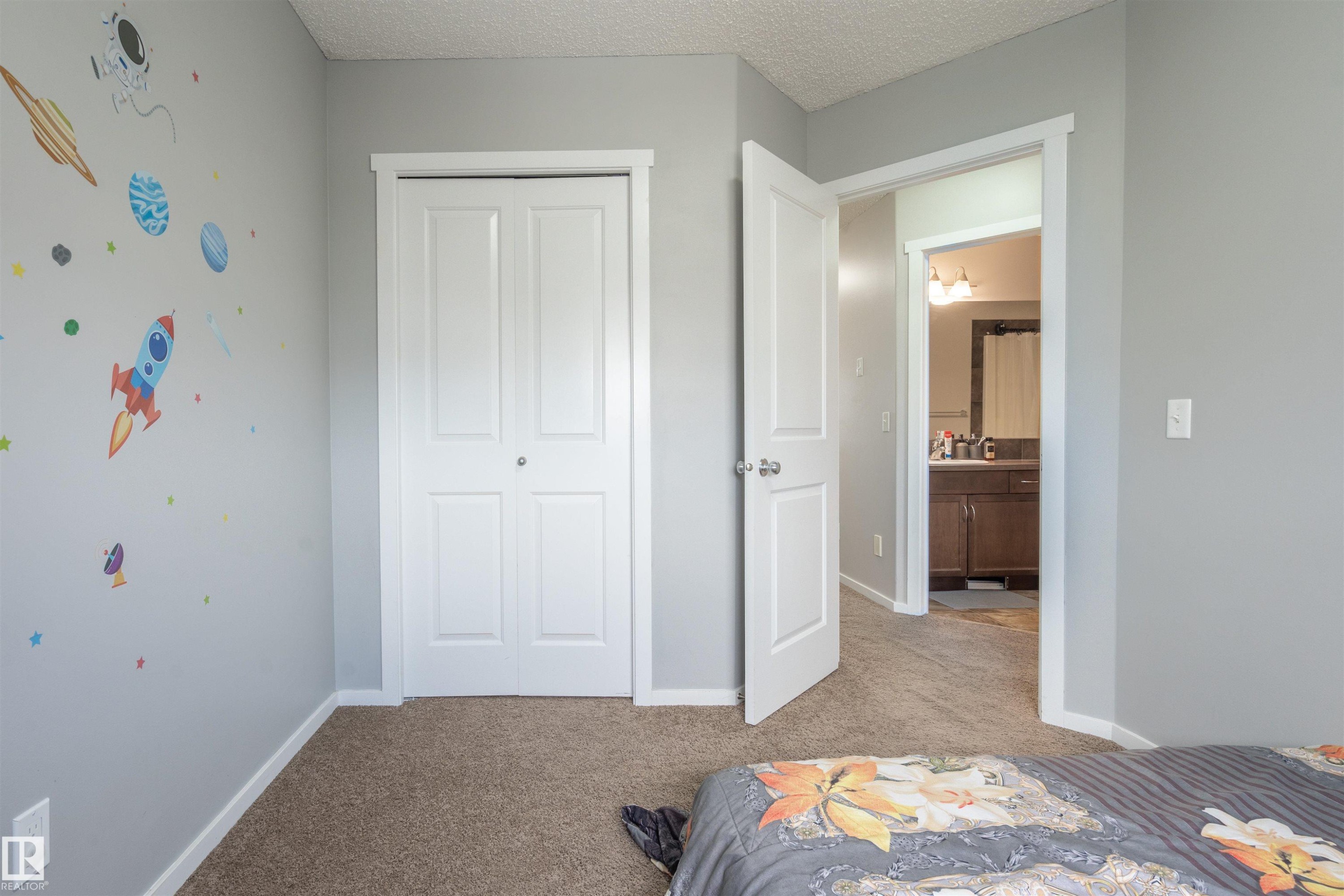 165 62 Street Sw, Edmonton, AB - Indoor Photo Showing Bedroom