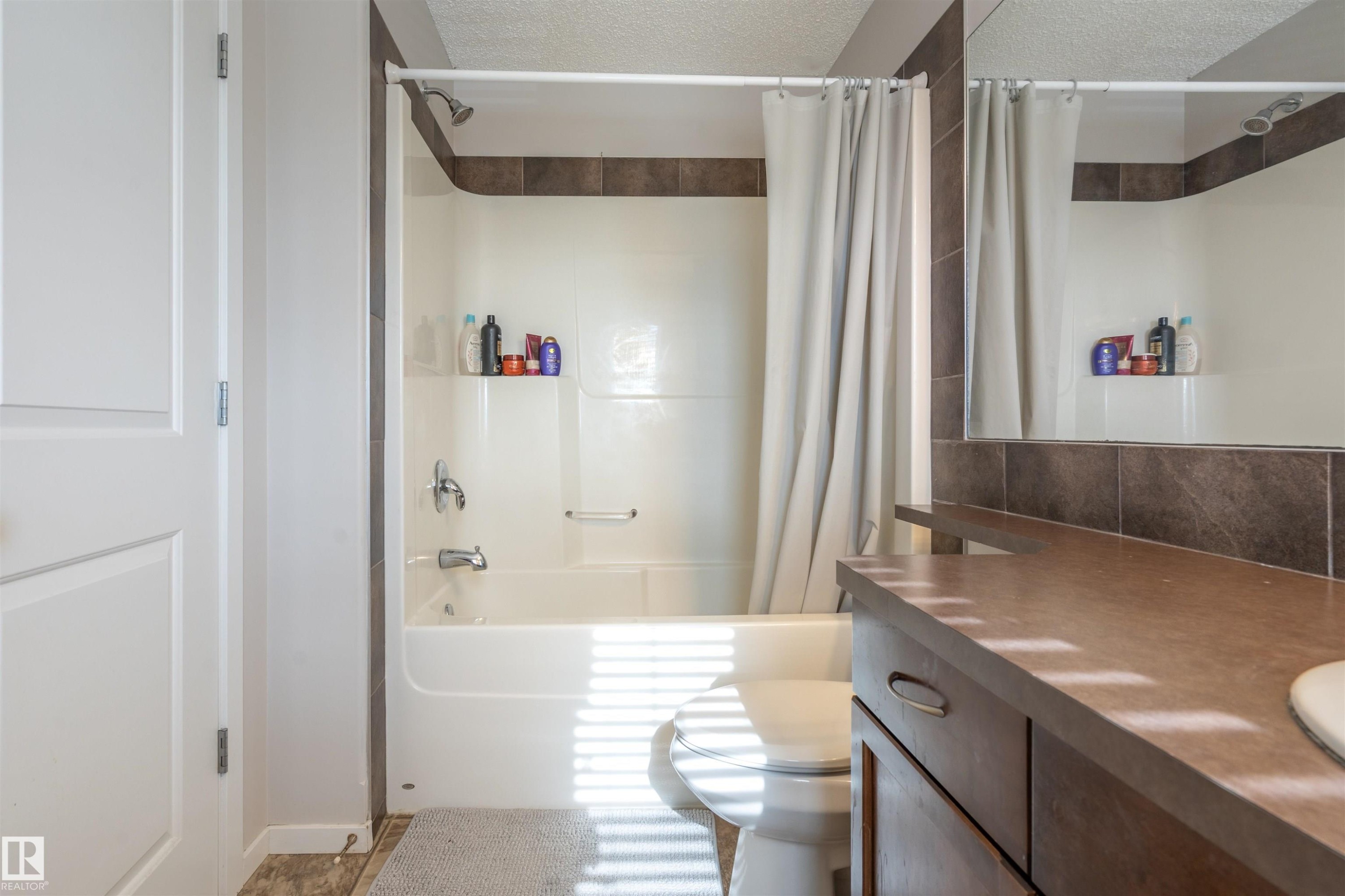 165 62 Street Sw, Edmonton, AB - Indoor Photo Showing Bathroom