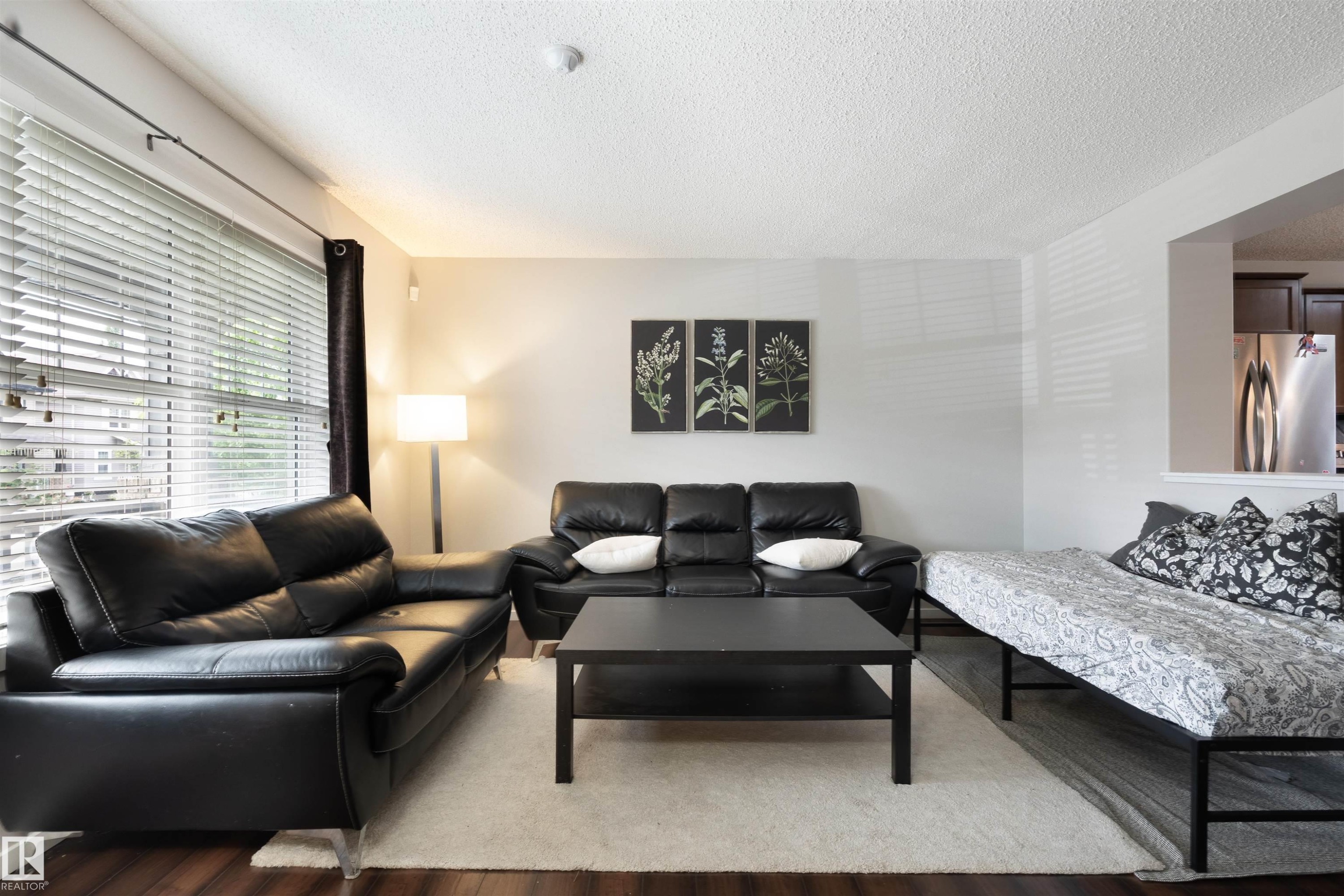 165 62 Street Sw, Edmonton, AB - Indoor Photo Showing Living Room