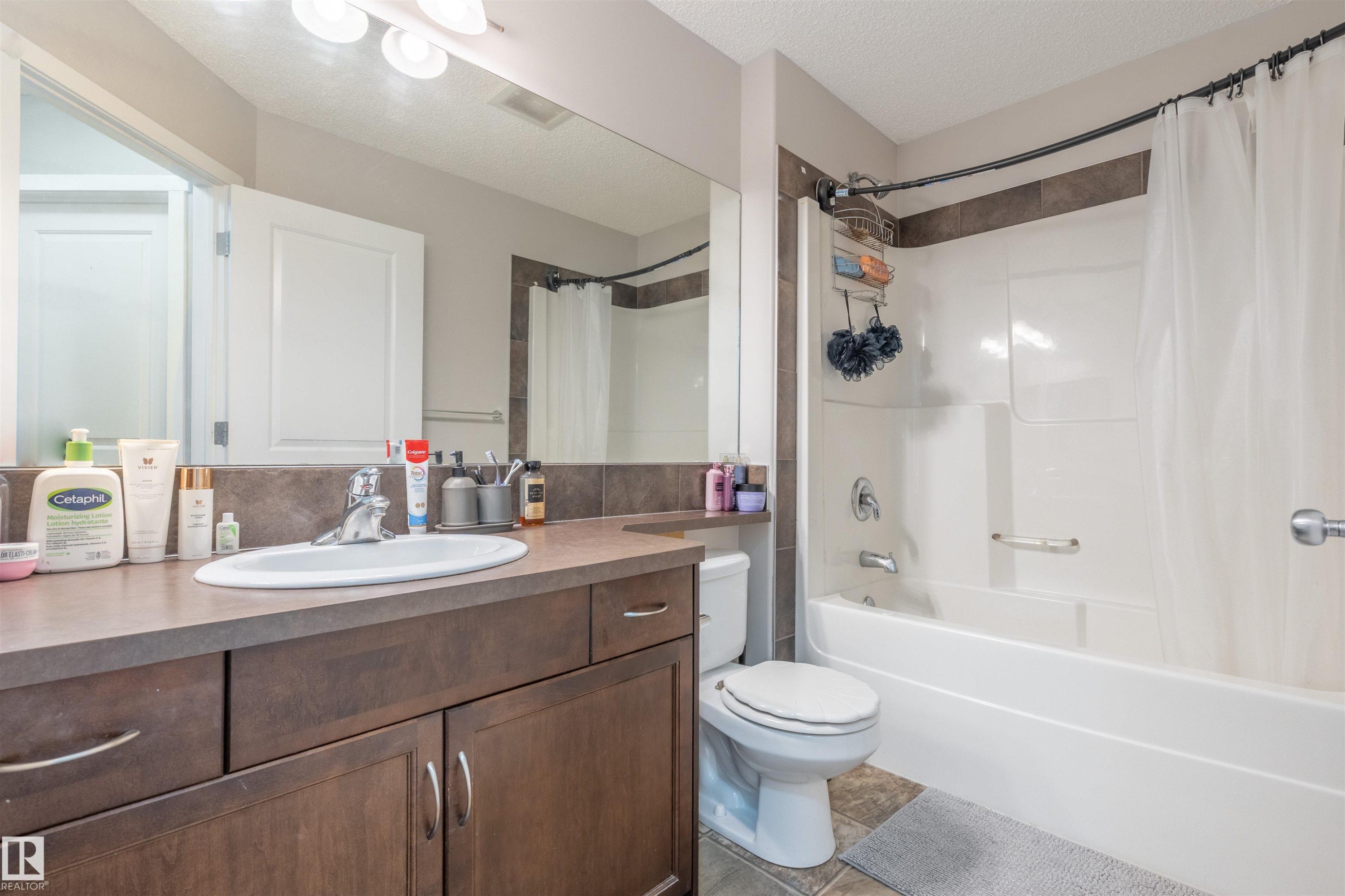 165 62 Street Sw, Edmonton, AB - Indoor Photo Showing Bathroom