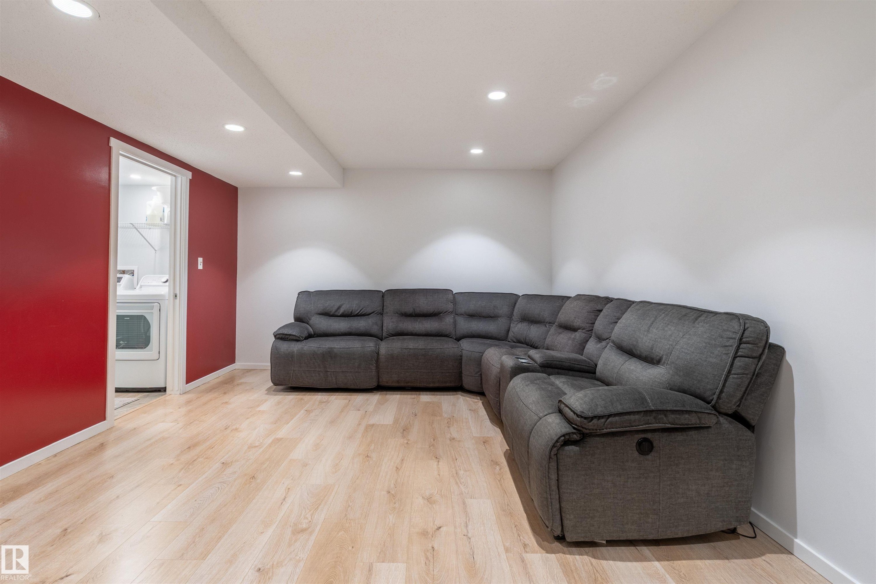 165 62 Street Sw, Edmonton, AB - Indoor Photo Showing Other Room