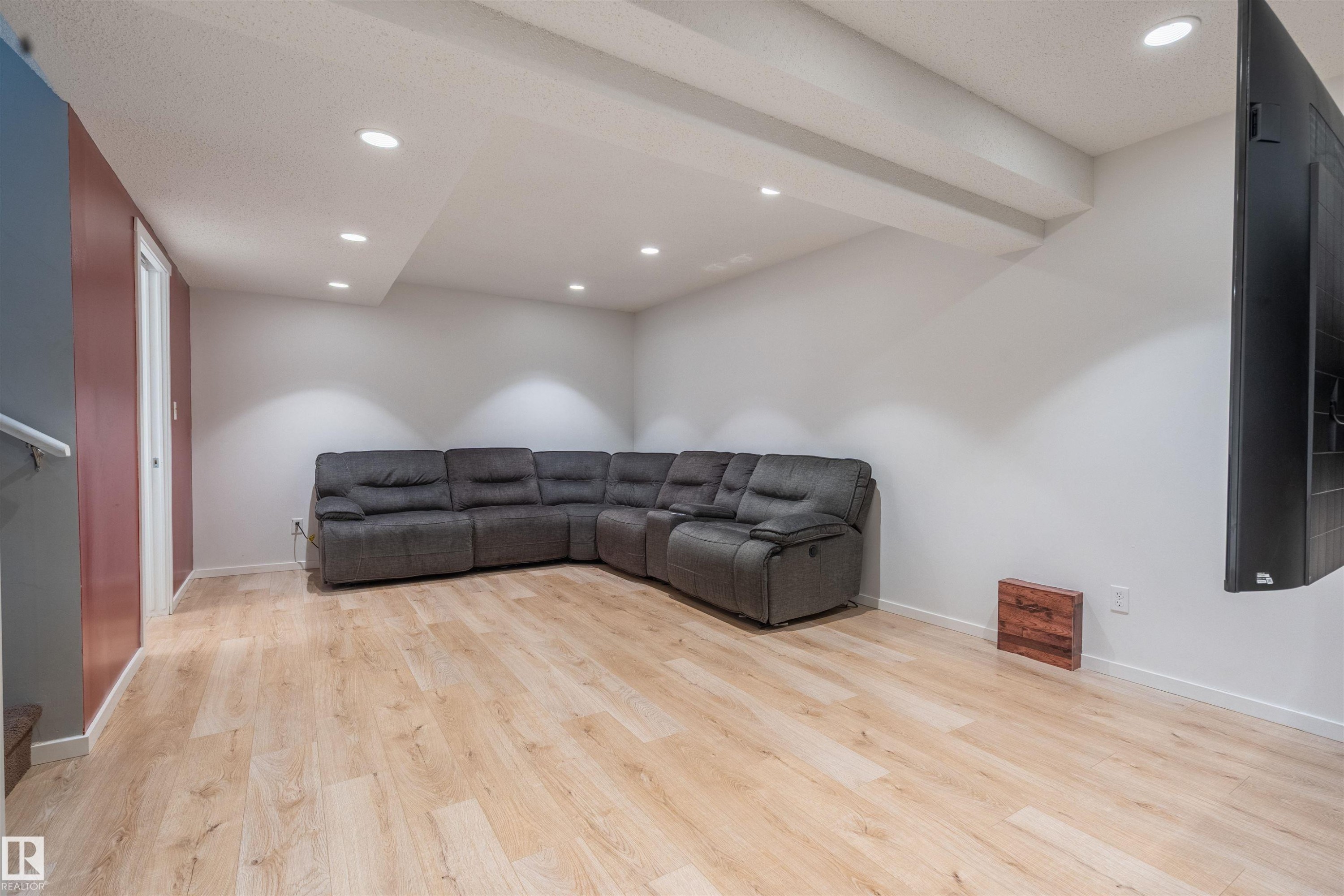 165 62 Street Sw, Edmonton, AB - Indoor