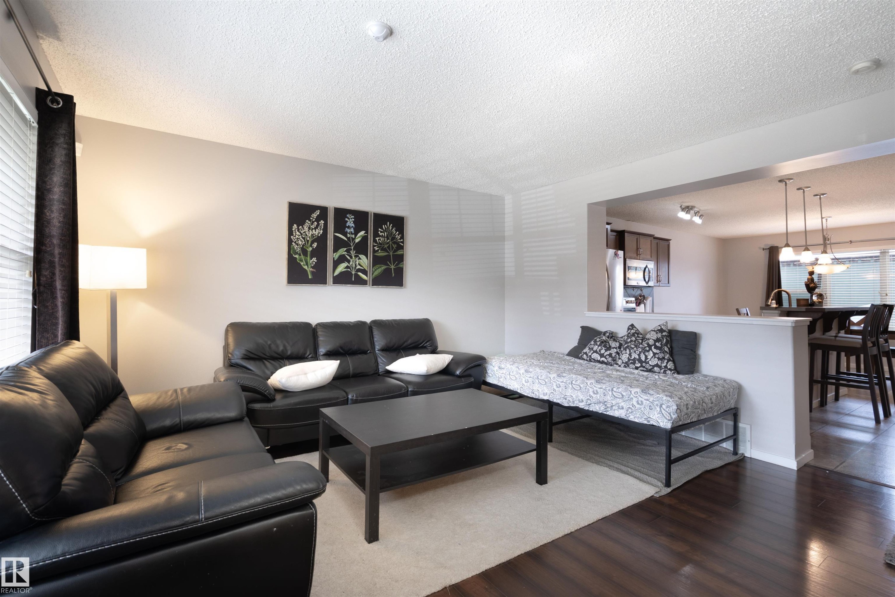 165 62 Street Sw, Edmonton, AB - Indoor Photo Showing Living Room