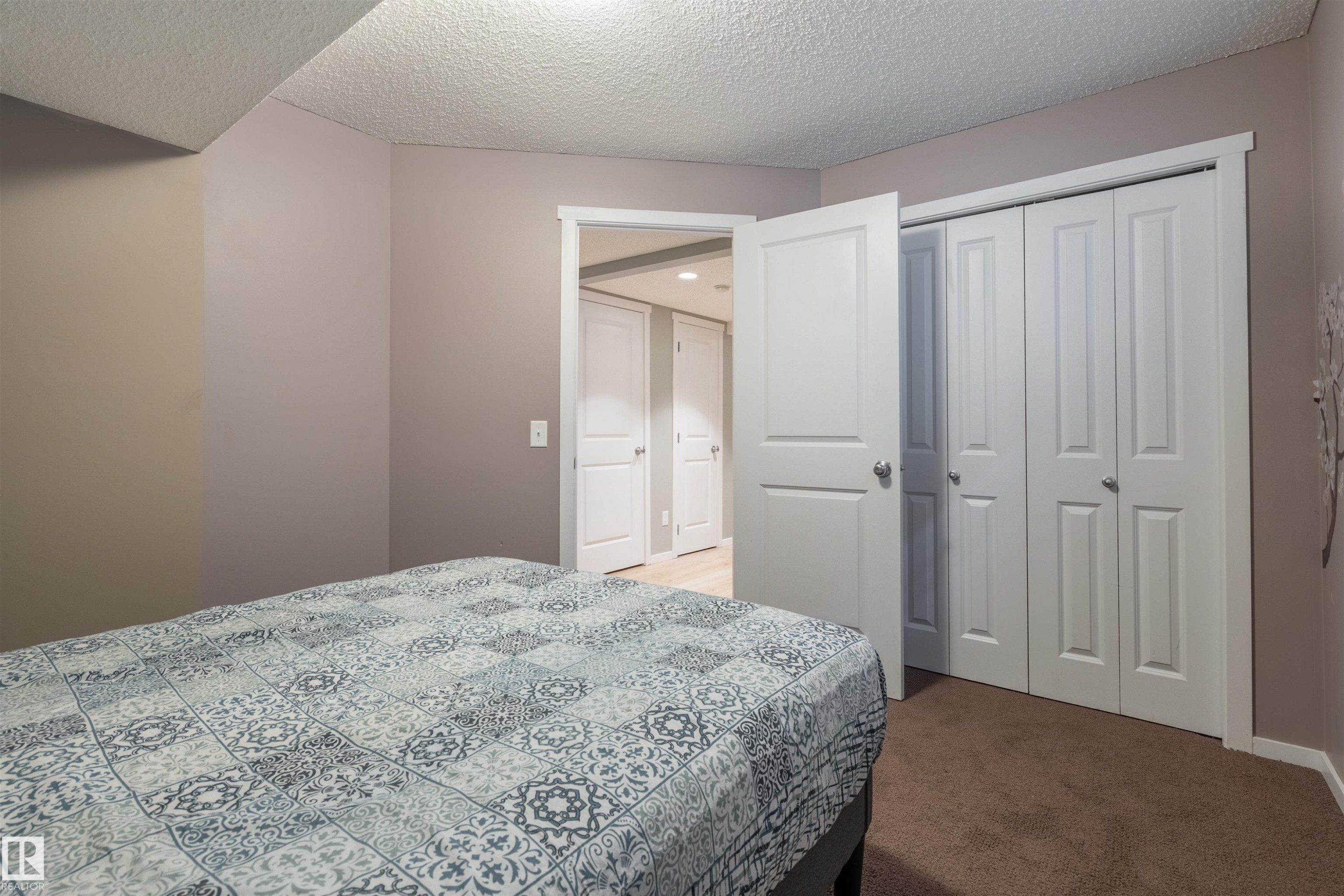 165 62 Street Sw, Edmonton, AB - Indoor Photo Showing Bedroom